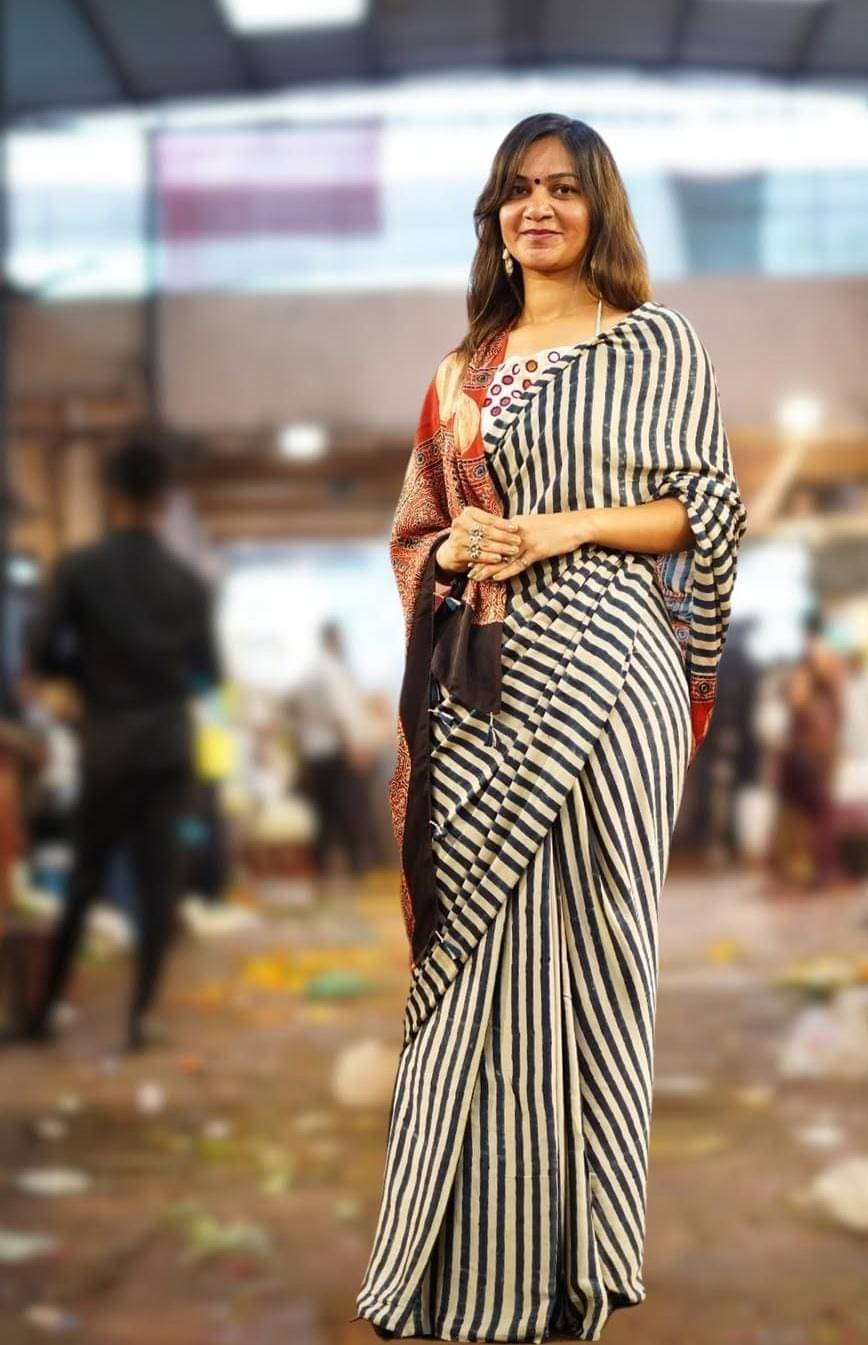 Panchtatva Silk Printed Regular Saree With Unstitched Blouse Piece ( Black ) Panchtatva Silk Printed Regular Saree With Unstitched Blouse Piece ( Black )