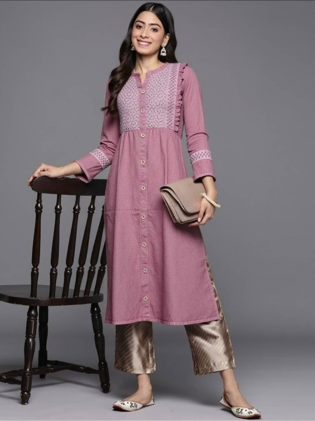 MAYKR Women Rayon Embroidered Straight Kurti ( Purple ) MAYKR Women Rayon Embroidered Straight Kurti ( Purple )