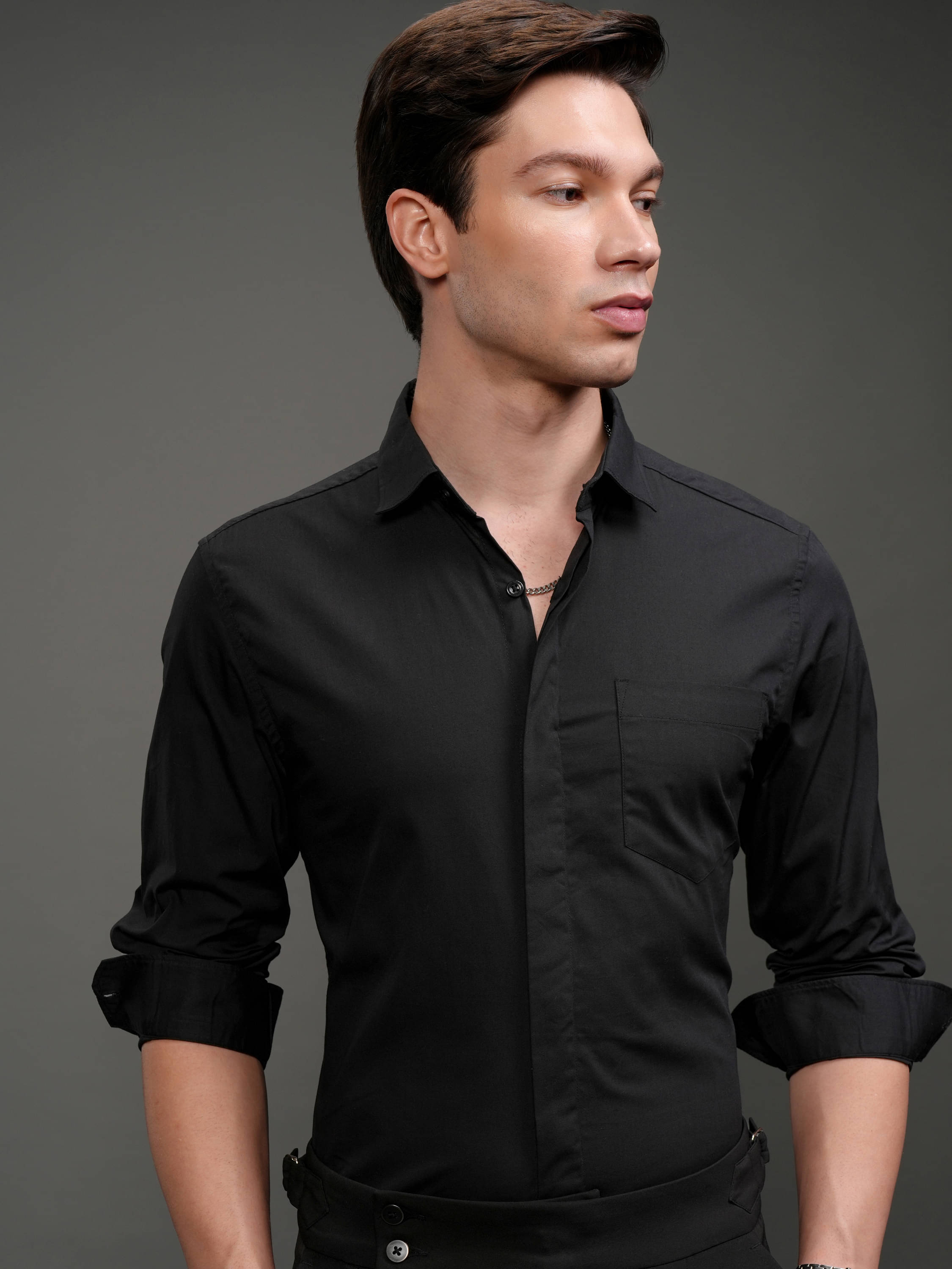 Highlander 100% Cotton Slim Fit Solids Full Sleeves Men's Casual Shirt - Black ( Pack of 1 )     			Highlander 100% Cotton Slim Fit Solids Full Sleeves Men's Casual Shirt - Black ( Pack of 1 )