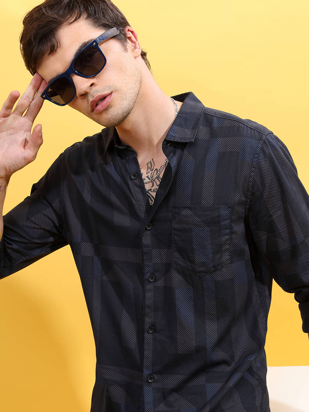 Highlander 100% Cotton Slim Fit Printed Full Sleeves Men's Casual Shirt - Dark Grey ( Pack of 1 )     			Highlander 100% Cotton Slim Fit Printed Full Sleeves Men's Casual Shirt - Dark Grey ( Pack of 1 )