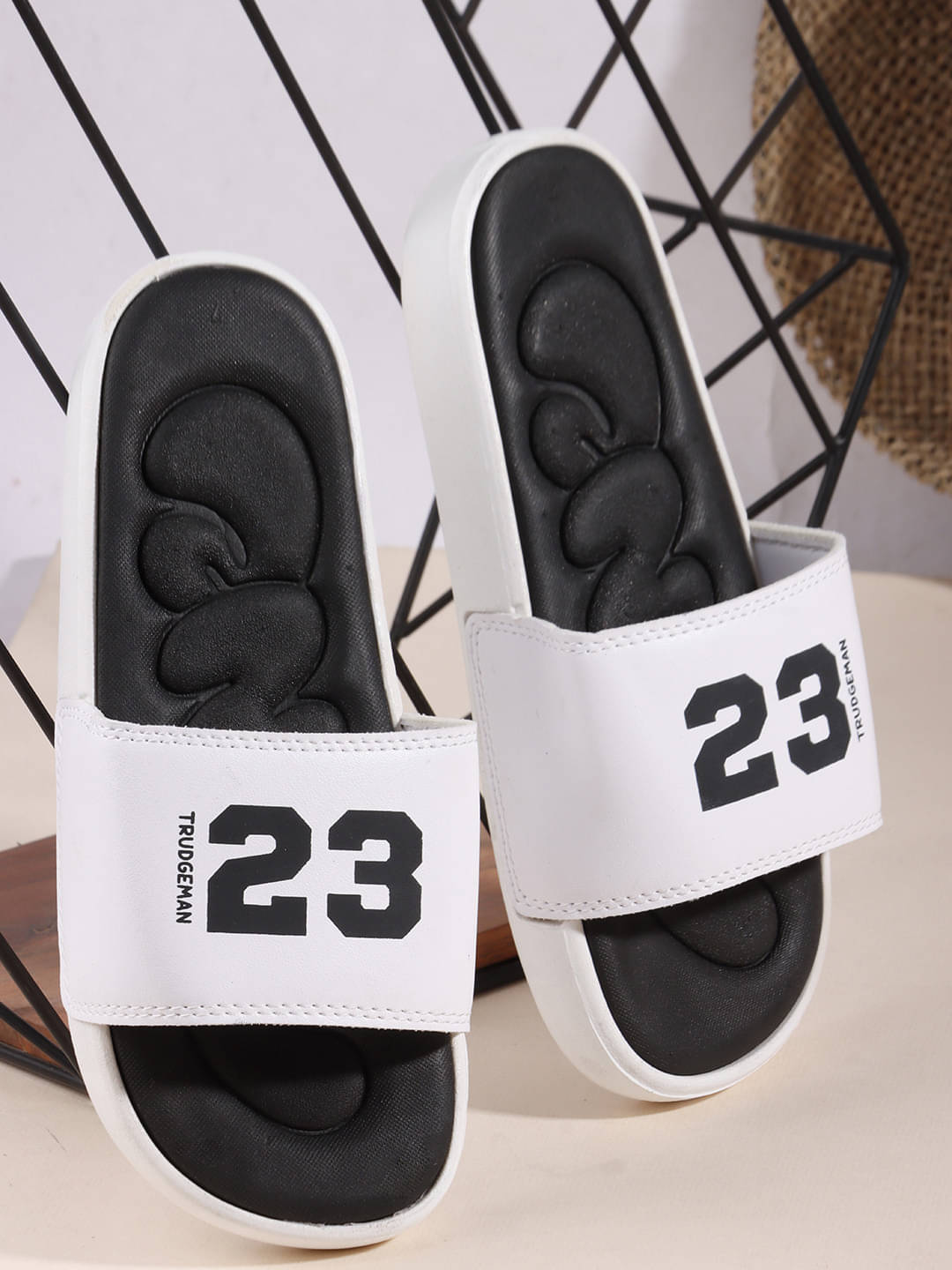     			JUMPLITE Black Women's Slipper