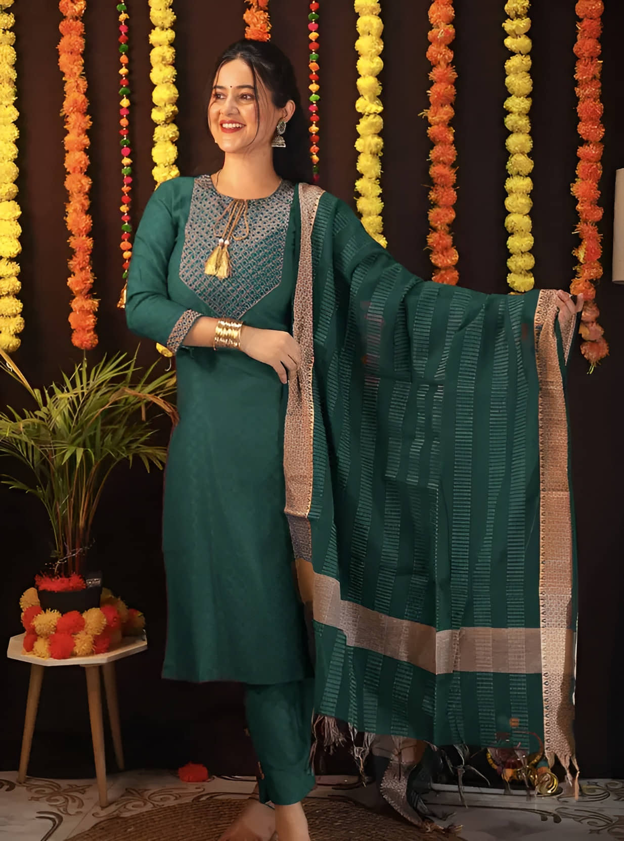 AK FASHION MALL Women Cotton Self Design Straight Kurti With Pants ( Green )
