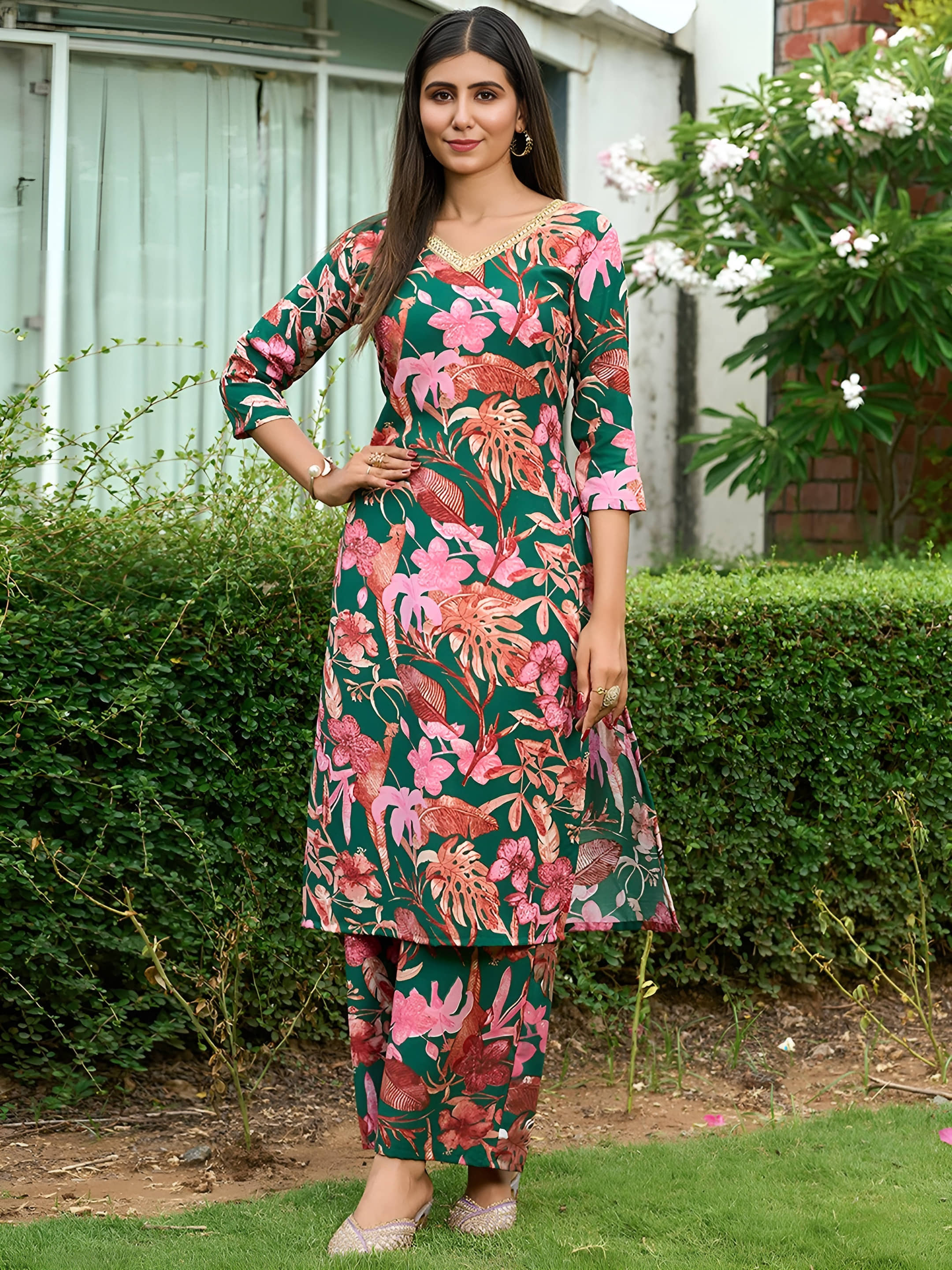 AK FASHION MALL Women Cotton Blend Printed Straight Kurti With Pants ( Green )