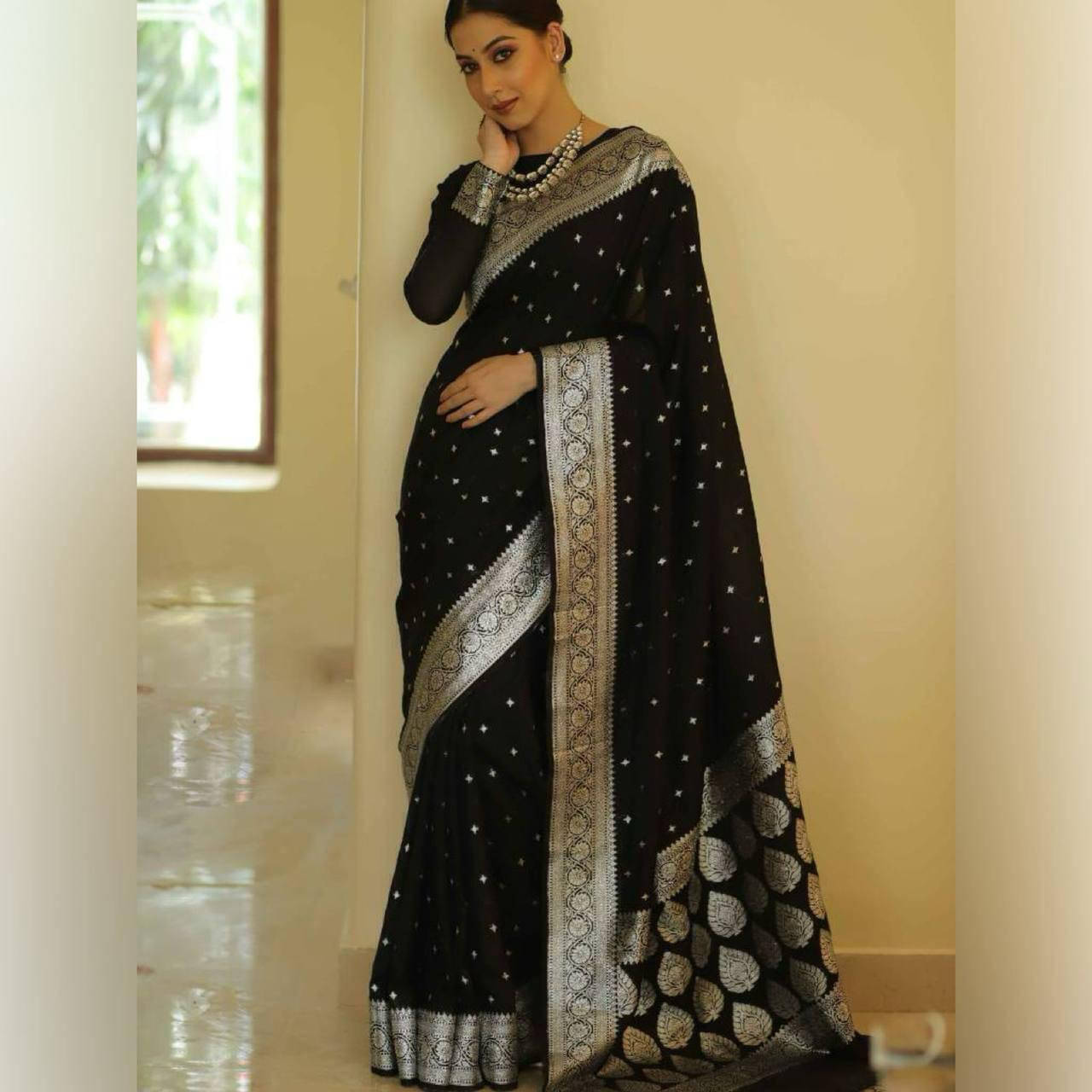     			Bansari Textile Art Silk Applique Kanjeevaram Sarees With Unstitched Blouse Piece ( Black )