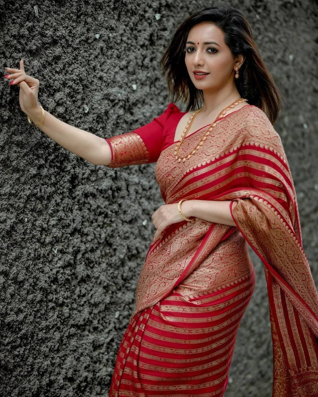     			Bansari Textile Art Silk Embellished Banarasi saree With Unstitched Blouse Piece ( Red )