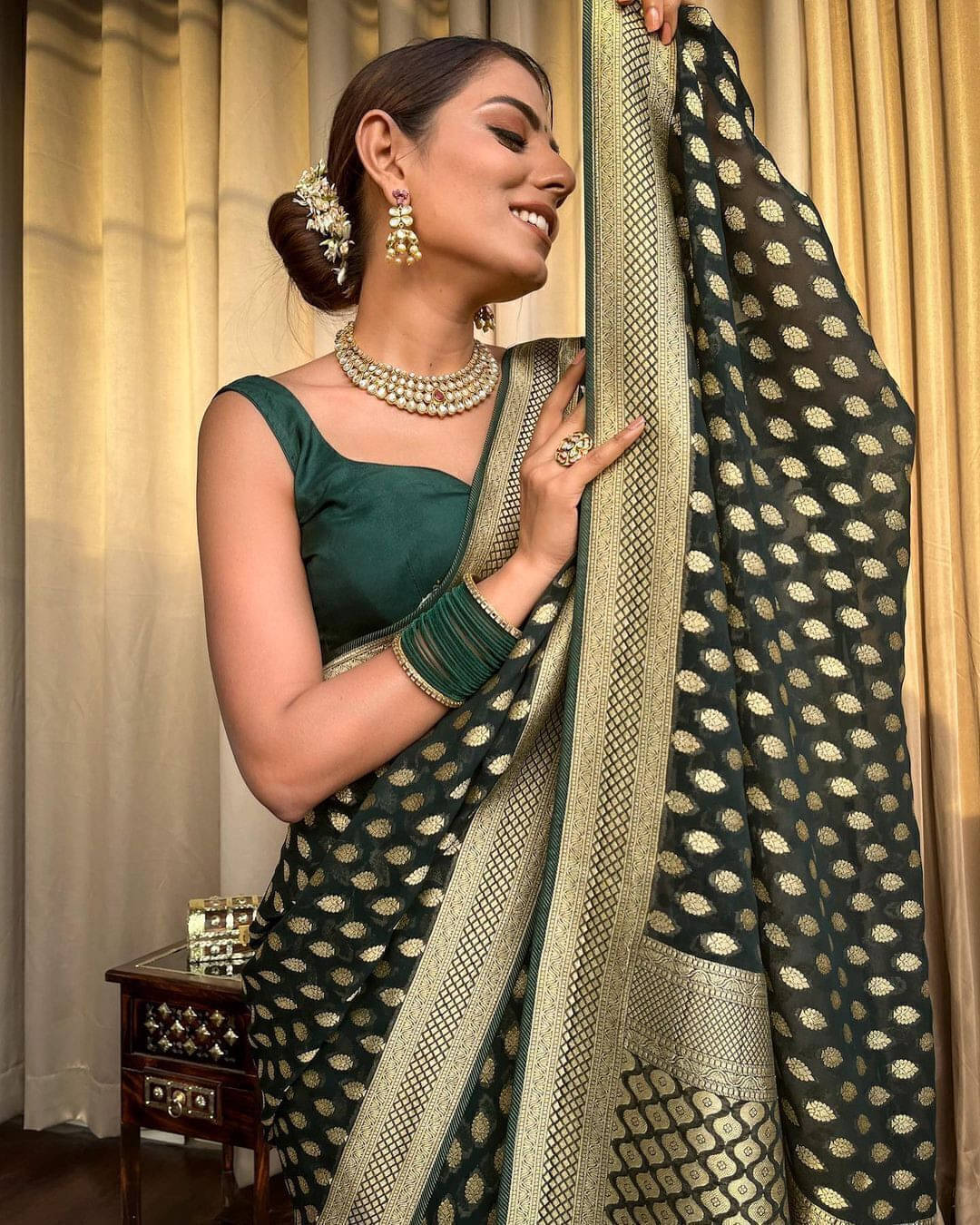     			Bansari Textile Art Silk Embroidered Regular Saree With Unstitched Blouse Piece ( Green )