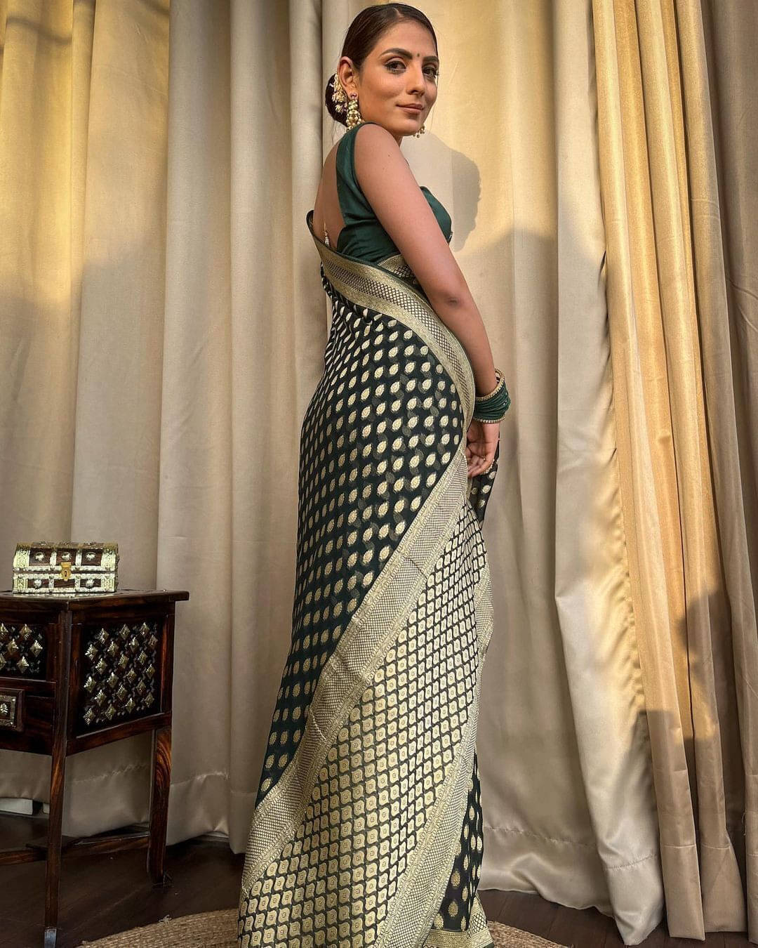 Bansari Textile Art Silk Embroidered Regular Saree With Unstitched Blouse Piece ( Green ) Bansari Textile Art Silk Embroidered Regular Saree With Unstitched Blouse Piece ( Green )