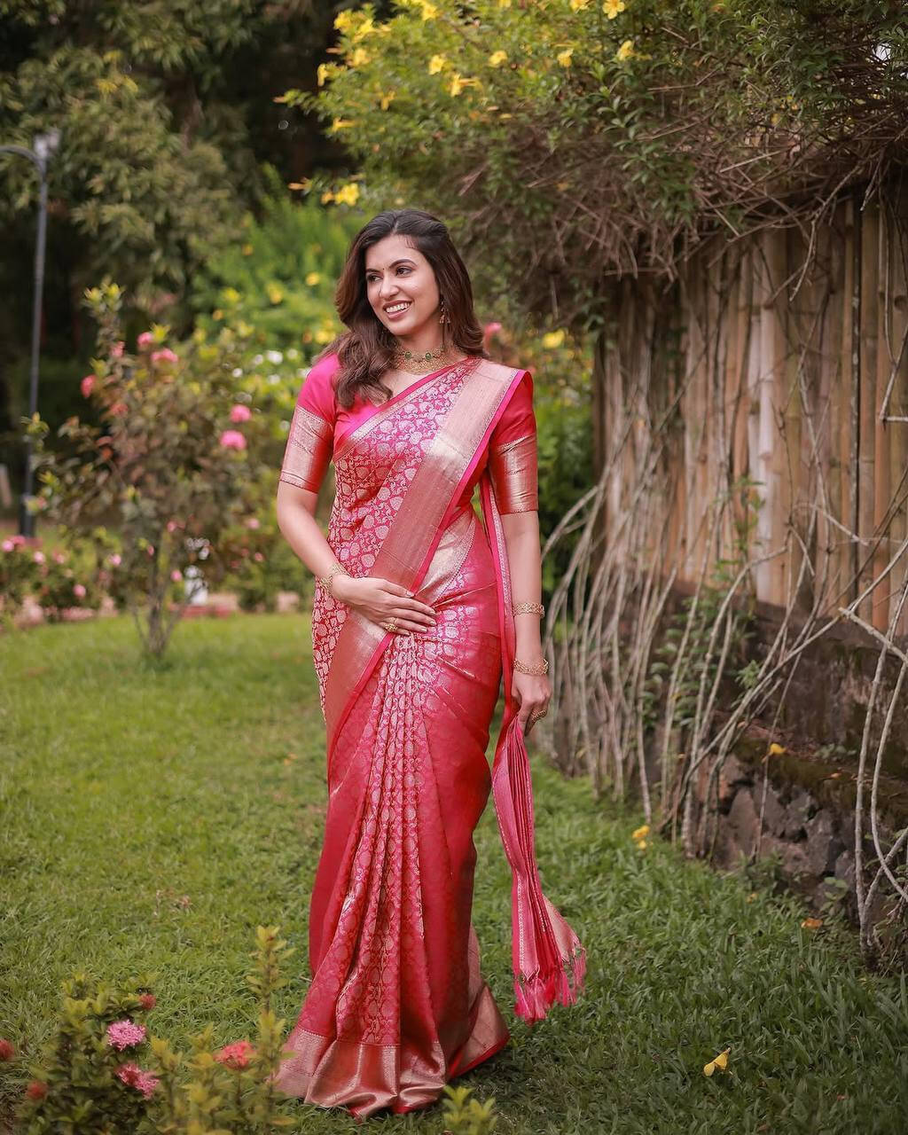Bansari Textile Art Silk Printed Banarasi saree With Unstitched Blouse Piece ( Red ) Bansari Textile Art Silk Printed Banarasi saree With Unstitched Blouse Piece ( Red )
