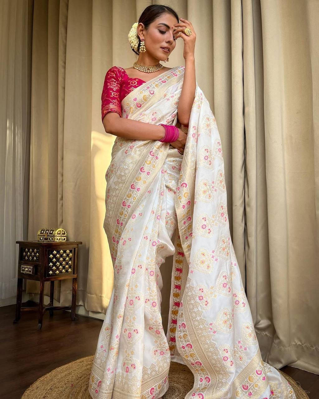     			Bansari Textile Art Silk Self Design Kanjeevaram Sarees With Unstitched Blouse Piece ( White )