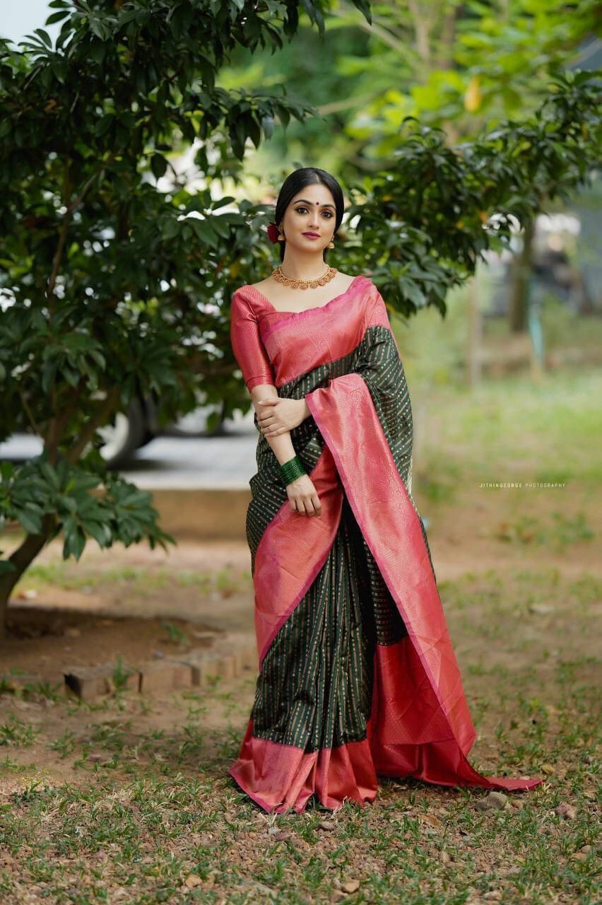     			Bansari Textile Art Silk Woven Banarasi saree With Unstitched Blouse Piece ( Green )