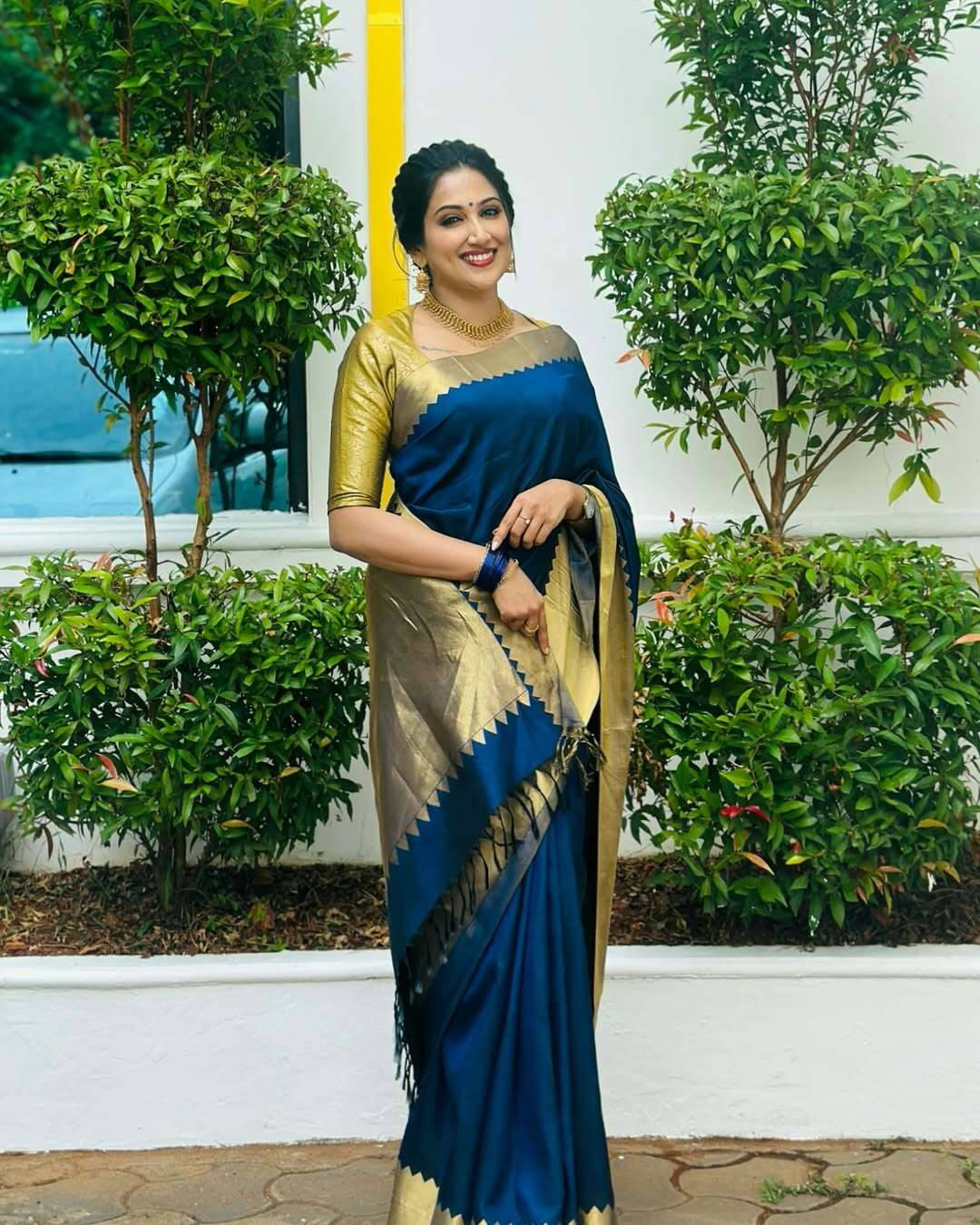 Bansari Textile Art Silk Woven Banarasi saree With Unstitched Blouse Piece ( Blue )     			Bansari Textile Art Silk Woven Banarasi saree With Unstitched Blouse Piece ( Blue )