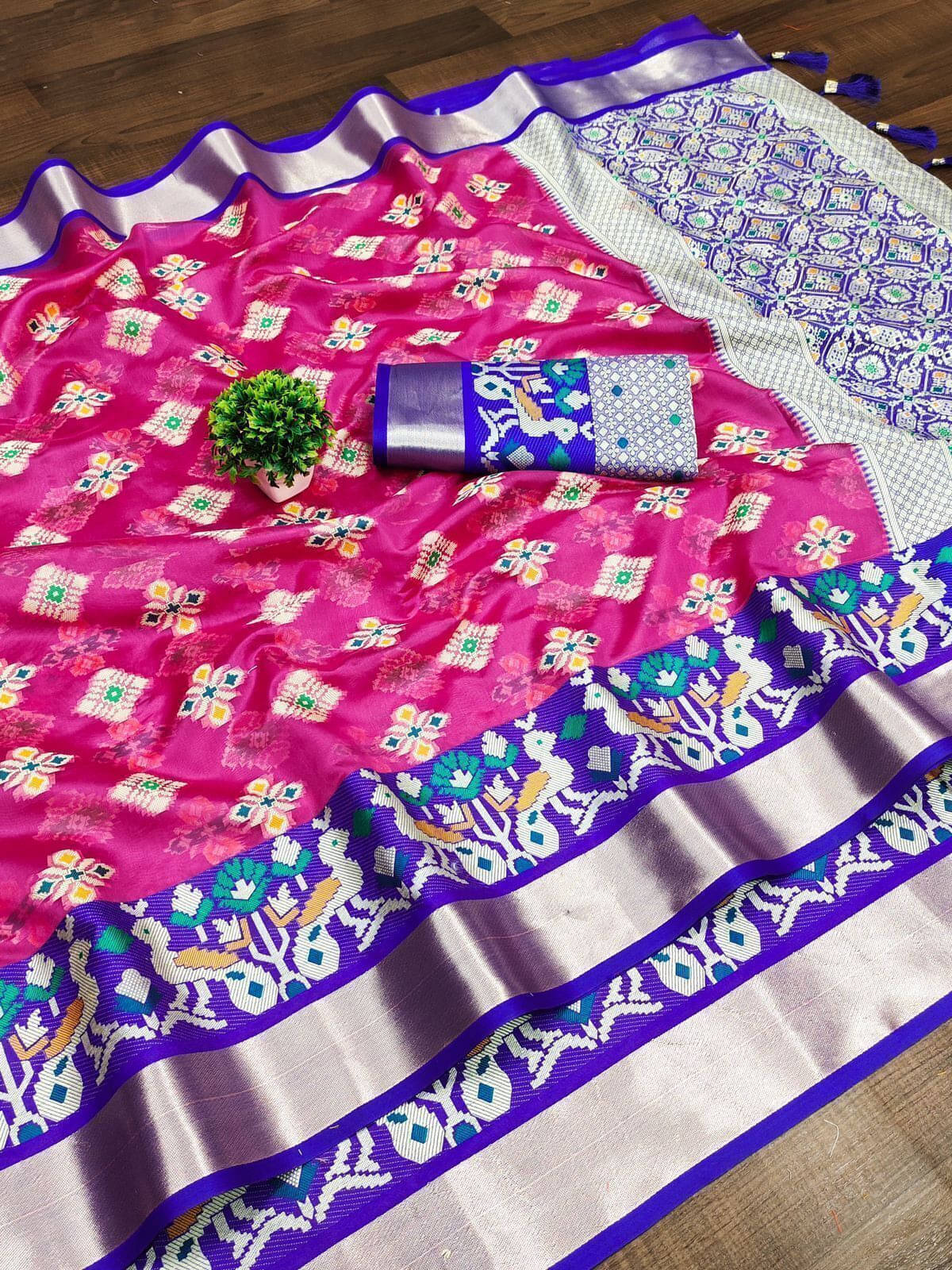 Bansari Textile Art Silk Woven Paithani Sarees With Unstitched Blouse Piece ( Pink ) Bansari Textile Art Silk Woven Paithani Sarees With Unstitched Blouse Piece ( Pink )