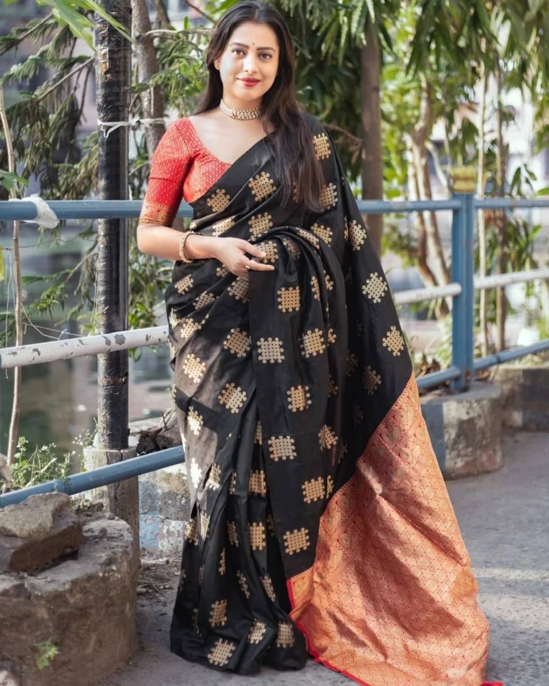 Bansari Textile Art Silk Woven Banarasi saree With Unstitched Blouse Piece ( Black ) Bansari Textile Art Silk Woven Banarasi saree With Unstitched Blouse Piece ( Black )