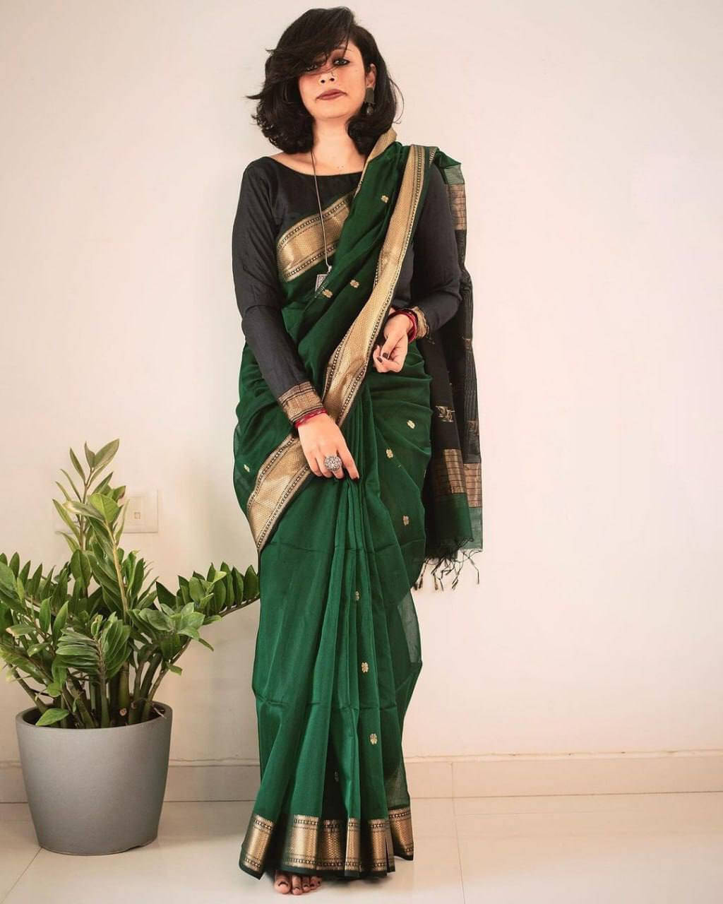     			Bansari Textile Art Silk Woven Banarasi saree With Unstitched Blouse Piece ( Green )