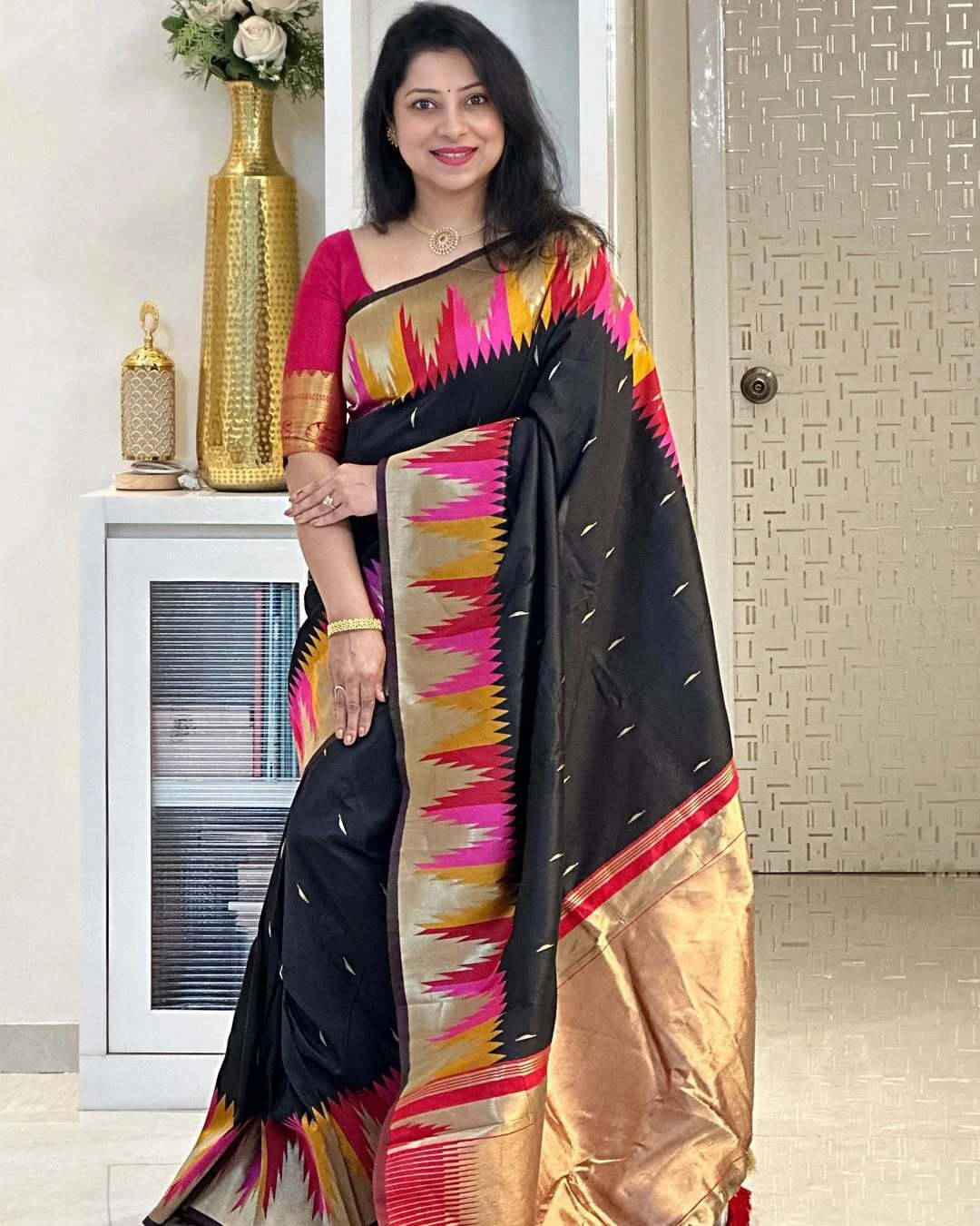     			Bansari Textile Art Silk Woven Banarasi saree With Unstitched Blouse Piece ( Black )