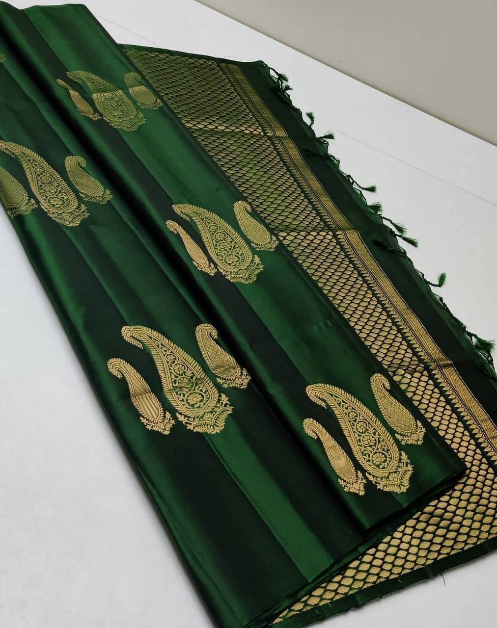 Bansari Textile Art Silk Woven Regular Saree With Unstitched Blouse Piece ( Green ) Bansari Textile Art Silk Woven Regular Saree With Unstitched Blouse Piece ( Green )