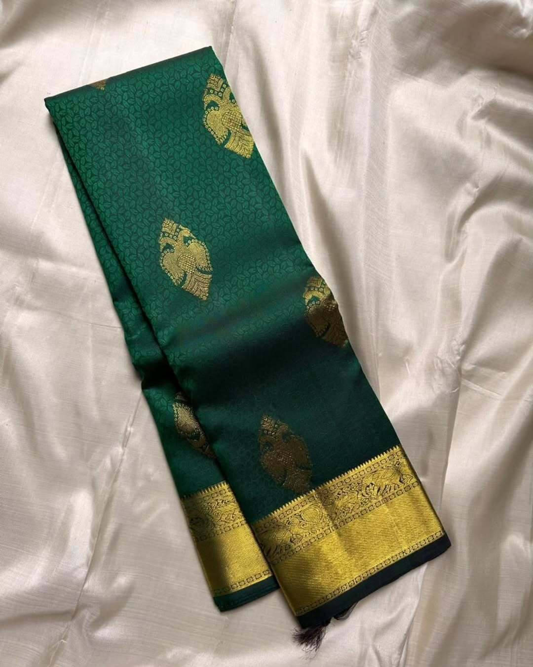     			Bansari Textile Art Silk Woven Banarasi saree With Unstitched Blouse Piece ( Green )