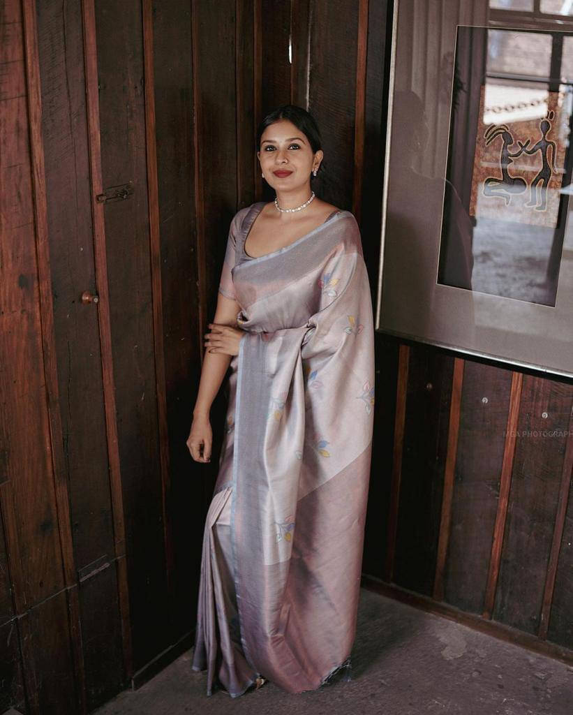 Bansari Textile Art Silk Woven Banarasi saree With Unstitched Blouse Piece ( Brown ) Bansari Textile Art Silk Woven Banarasi saree With Unstitched Blouse Piece ( Brown )