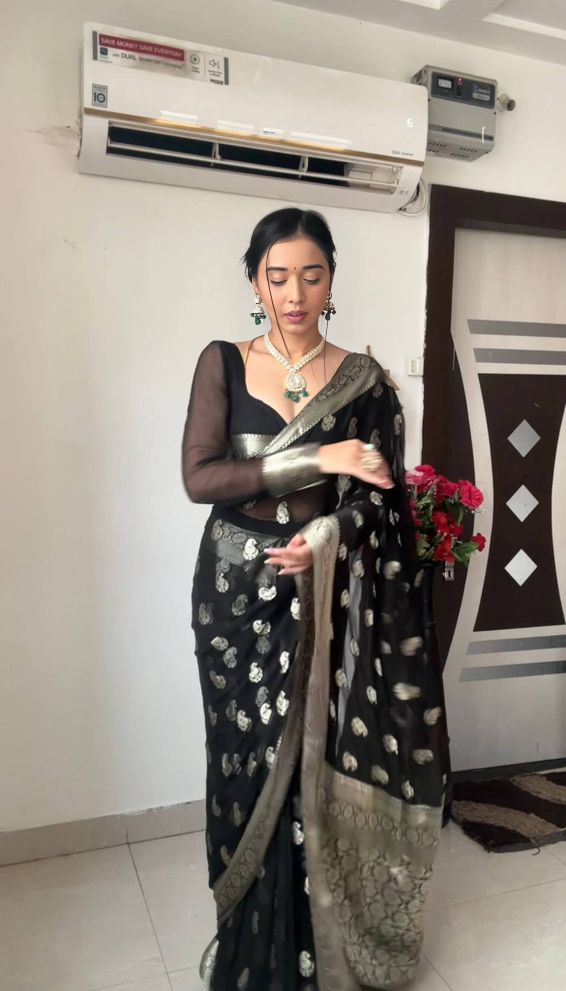     			Bansari Textile Art Silk Woven Regular Saree With Unstitched Blouse Piece ( Black )