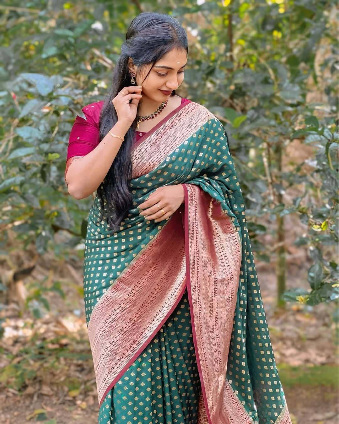     			Bansari Textile Art Silk Woven Banarasi saree With Unstitched Blouse Piece ( Green )