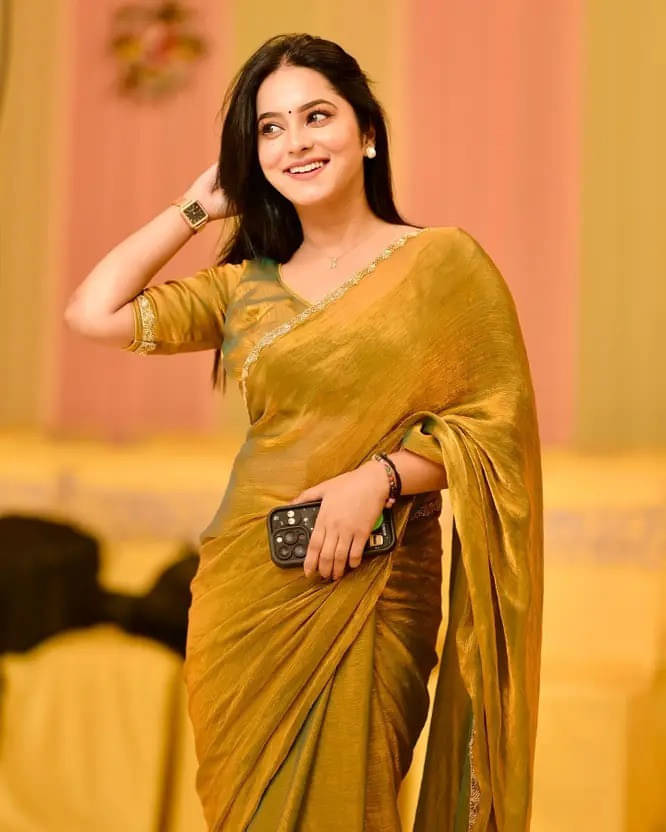 Bansari Textile Chiffon Dyed Regular Saree With Unstitched Blouse Piece ( Gold ) Bansari Textile Chiffon Dyed Regular Saree With Unstitched Blouse Piece ( Gold )