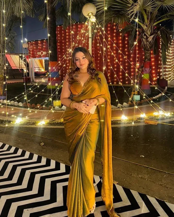     			Bansari Textile Chiffon Dyed Regular Saree With Unstitched Blouse Piece ( Gold )