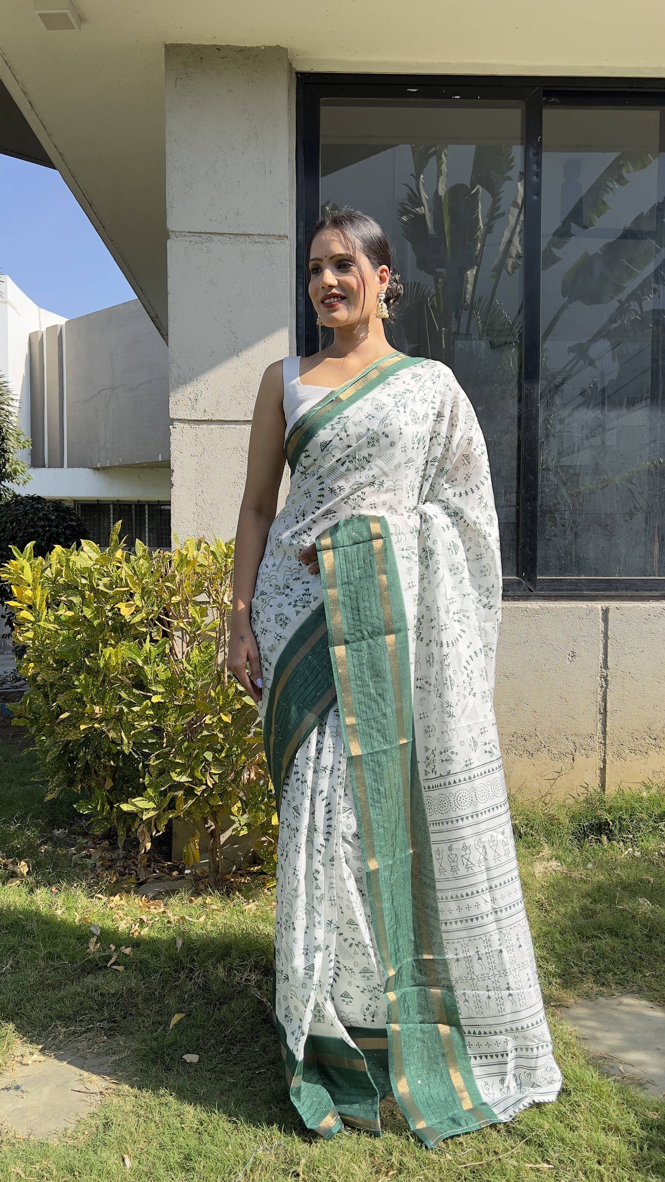Bansari Textile Chiffon Self Design Regular Saree With Unstitched Blouse Piece ( Green ) Bansari Textile Chiffon Self Design Regular Saree With Unstitched Blouse Piece ( Green )