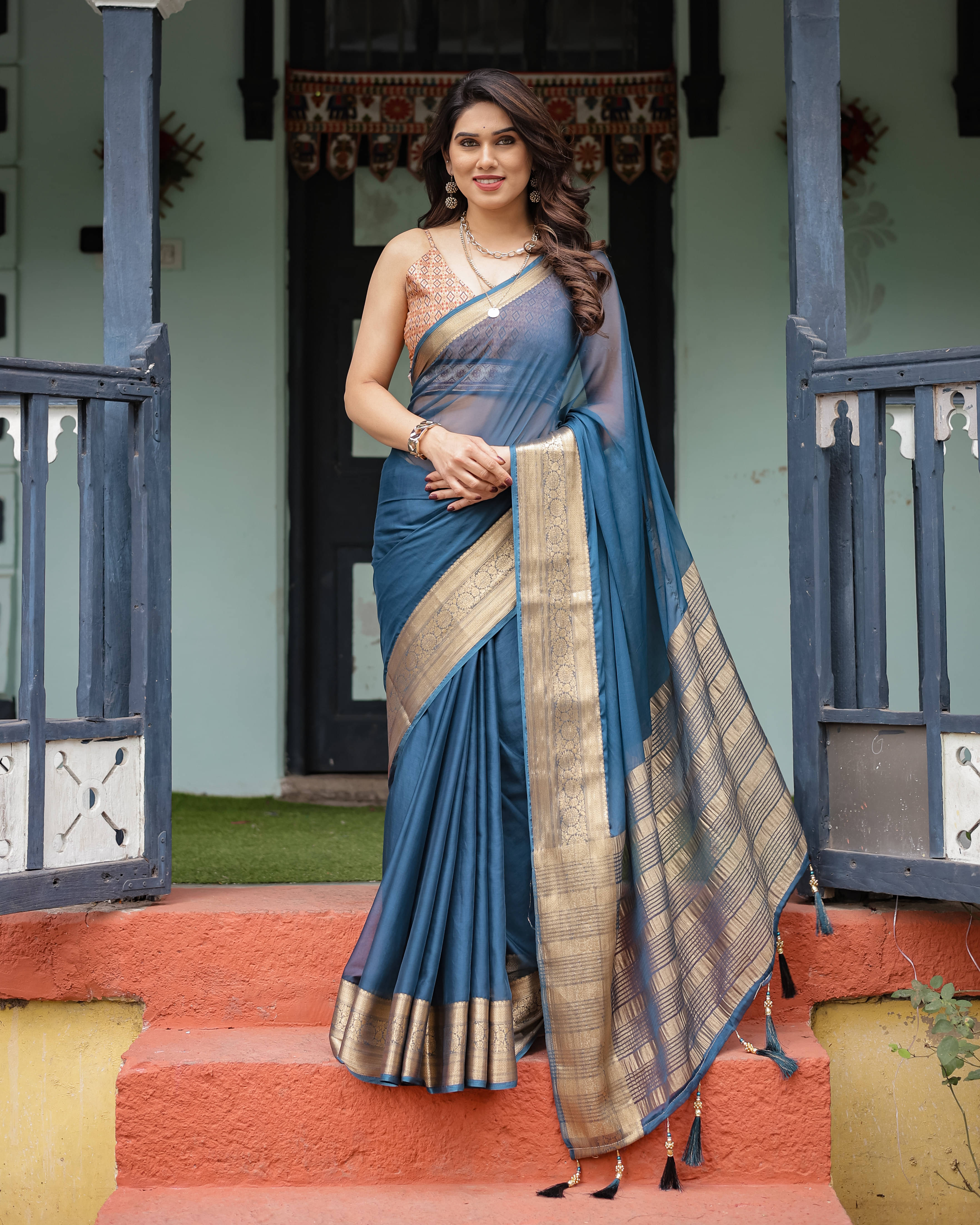     			Bansari Textile Chiffon Solid Regular Saree With Unstitched Blouse Piece ( Blue )