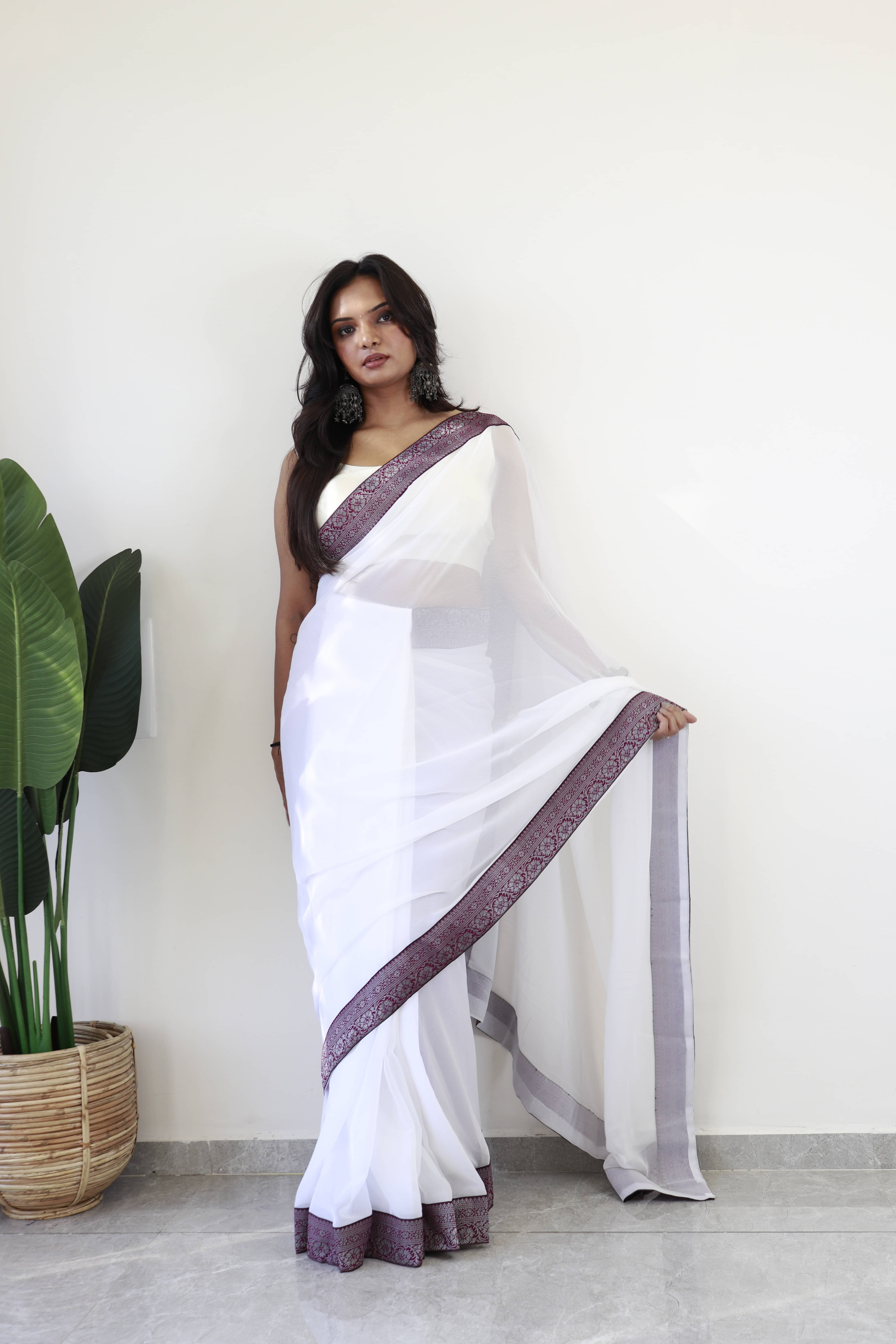    			Bansari Textile Chiffon Solid Regular Saree With Unstitched Blouse Piece ( White )