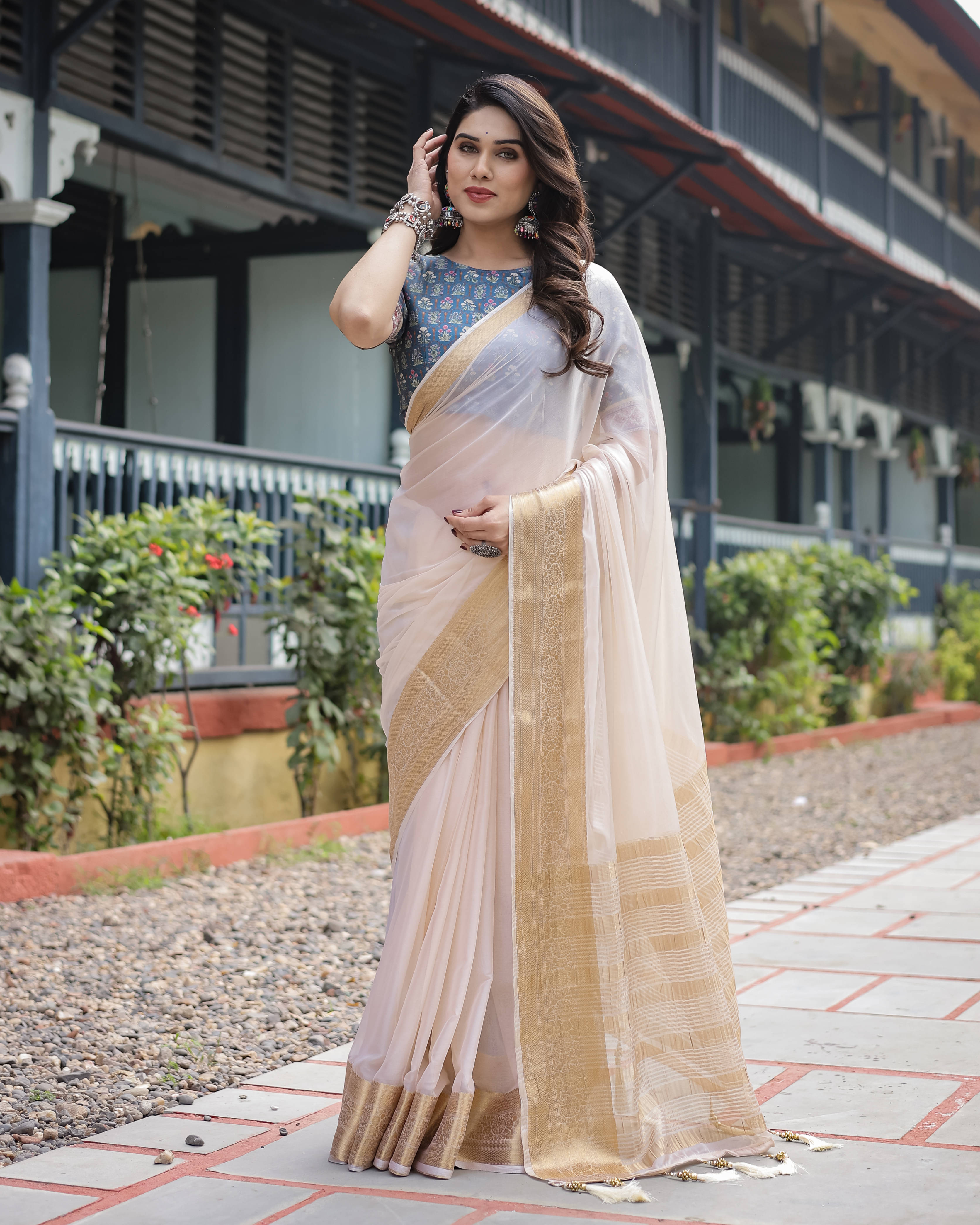     			Bansari Textile Chiffon Solid Regular Saree With Unstitched Blouse Piece ( White )