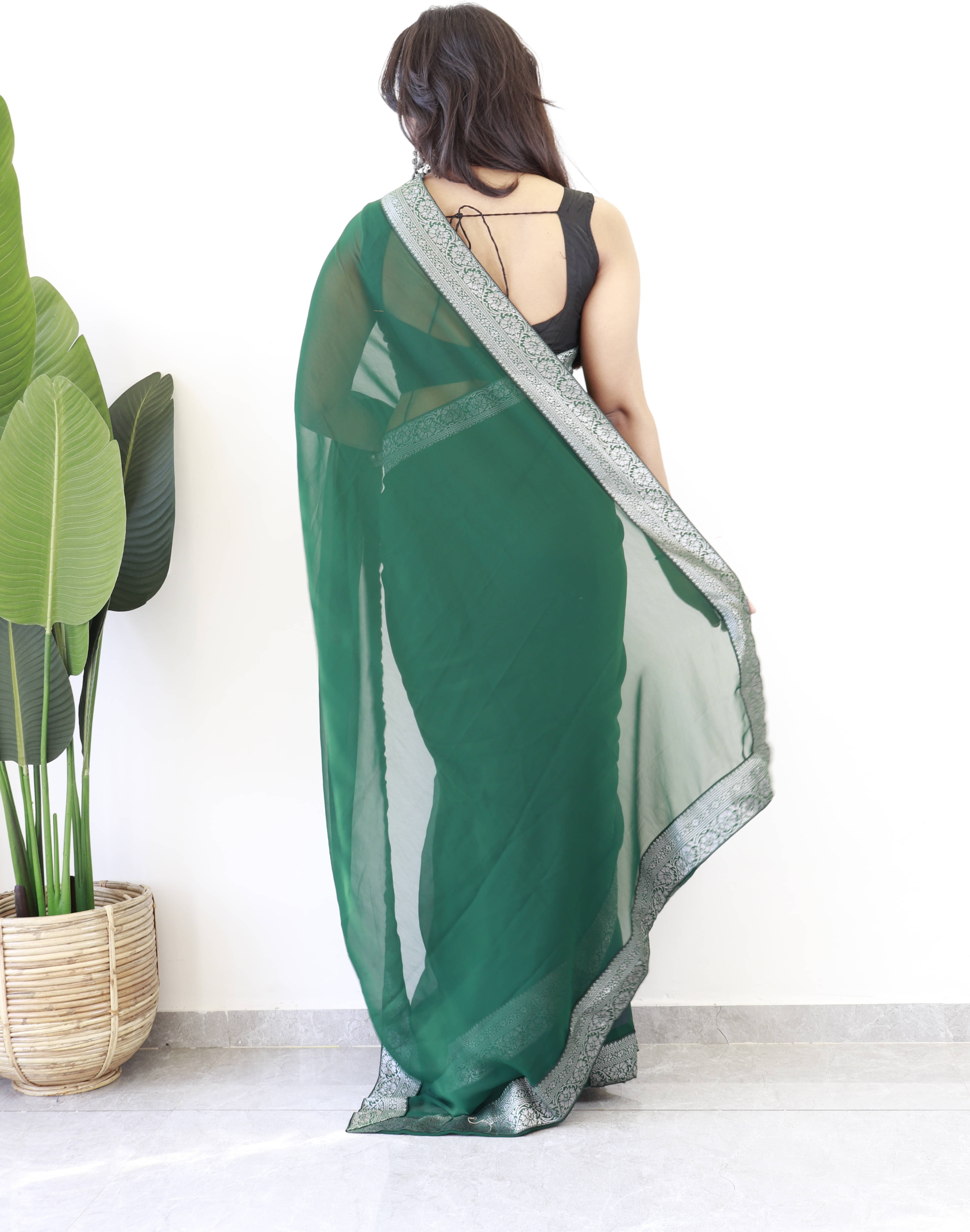     			Bansari Textile Chiffon Solid Regular Saree With Unstitched Blouse Piece ( Green )