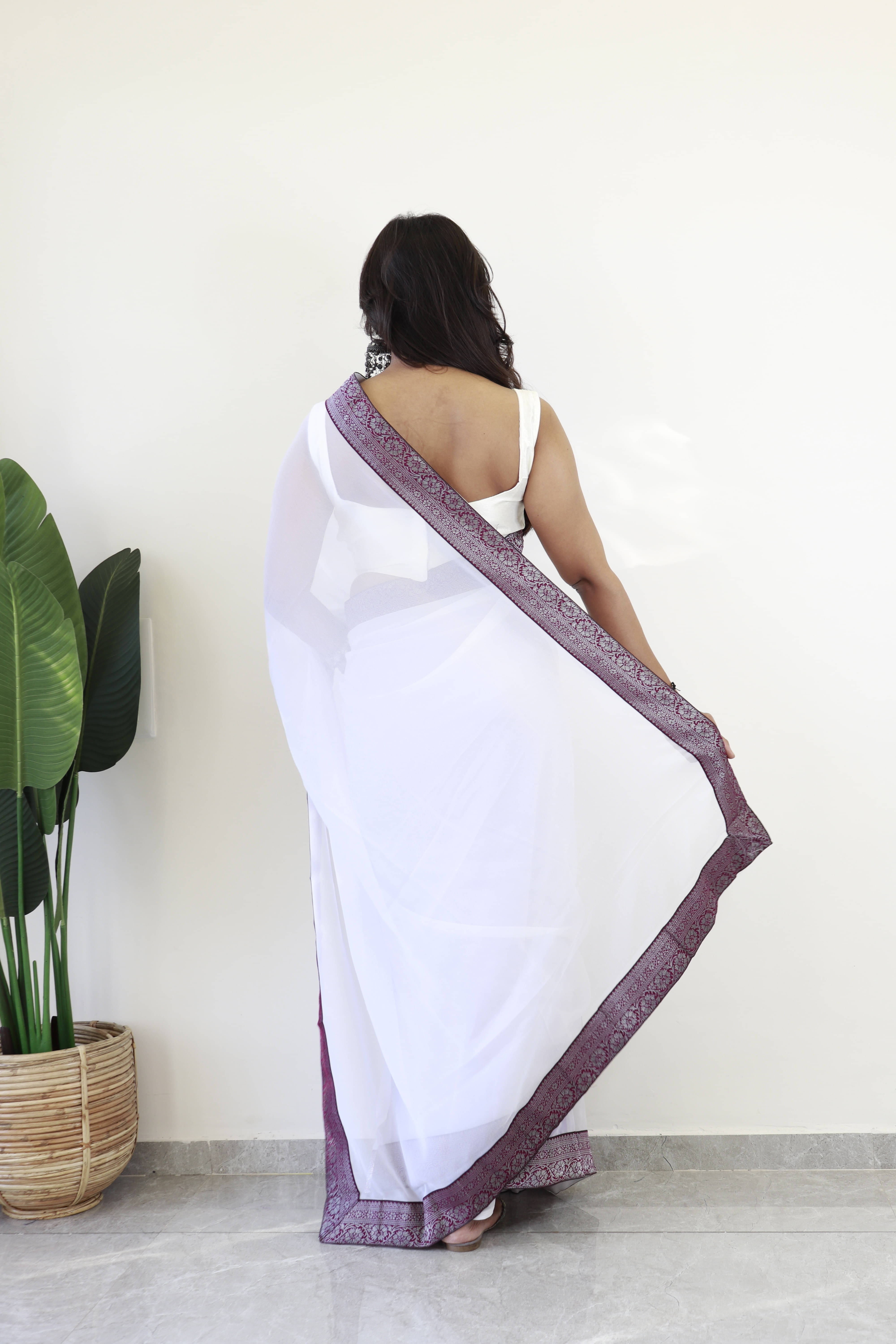     			Bansari Textile Chiffon Solid Regular Saree With Unstitched Blouse Piece ( White )