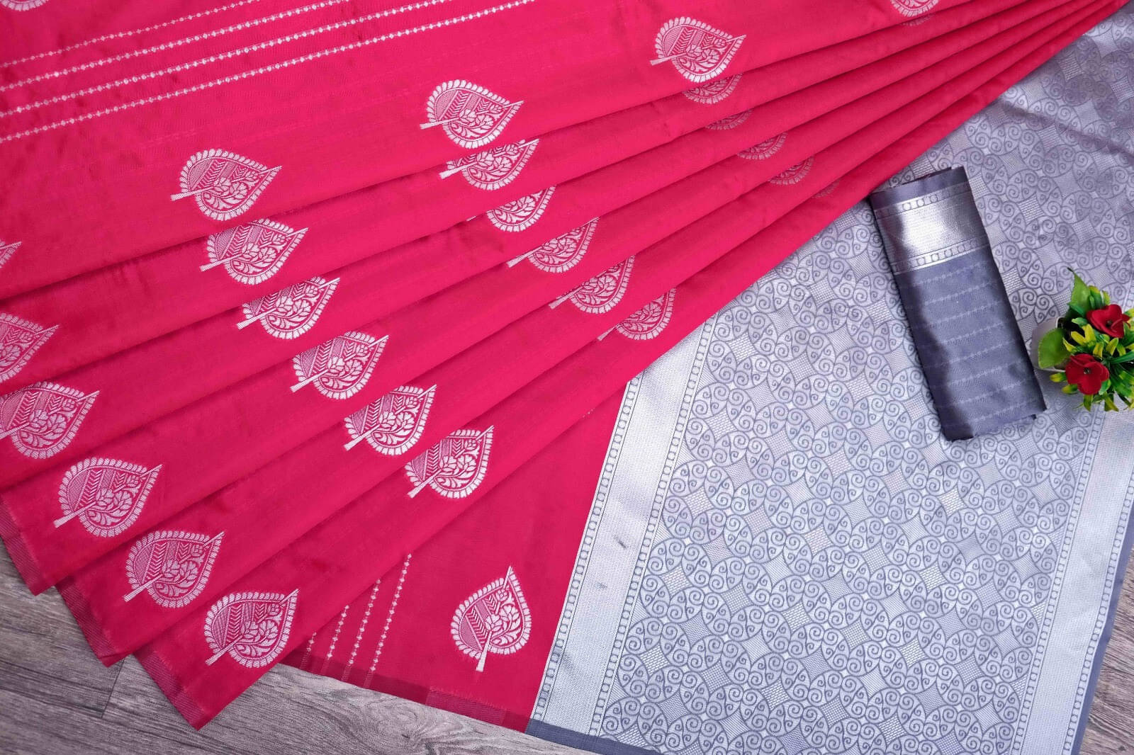 Bansari Textile Cotton Blend Solid Kanjeevaram Sarees With Unstitched Blouse Piece ( Red ) Bansari Textile Cotton Blend Solid Kanjeevaram Sarees With Unstitched Blouse Piece ( Red )