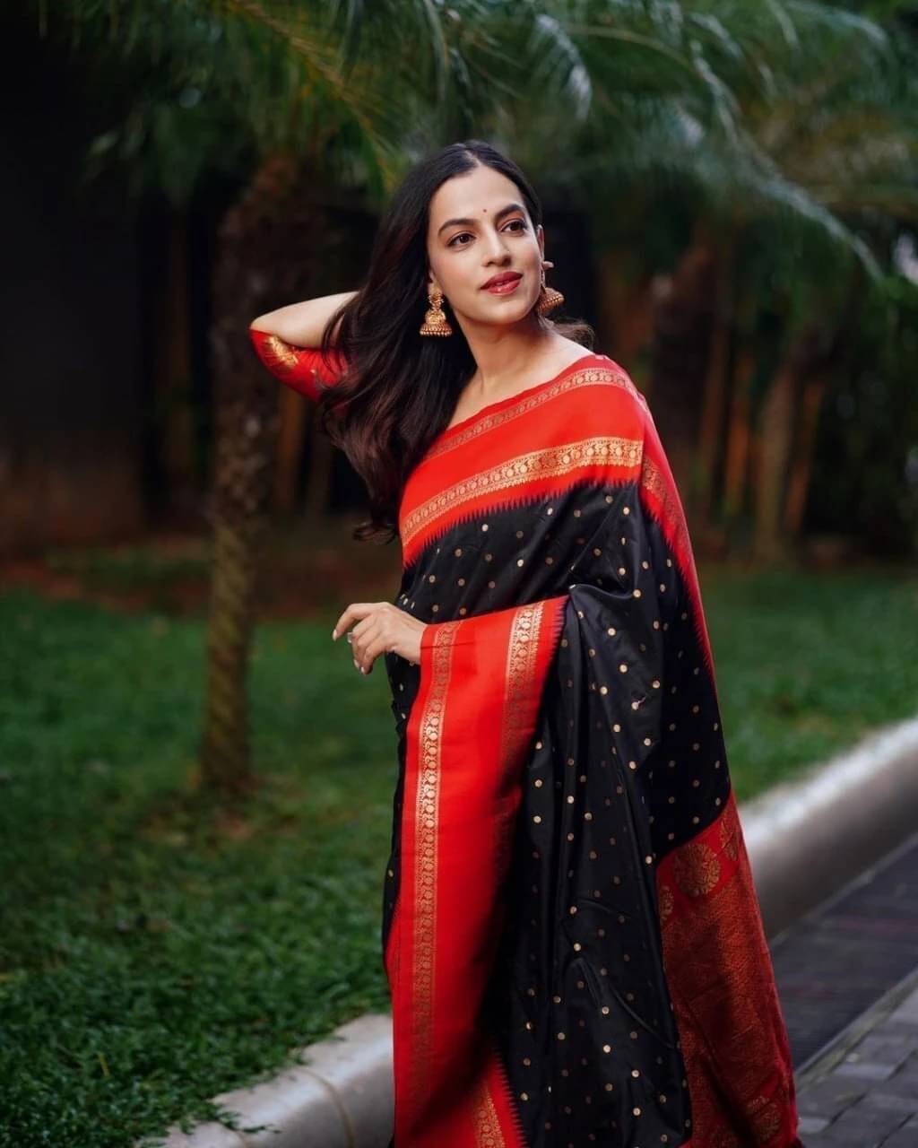 Bansari Textile Cotton Silk Printed Regular Saree With Unstitched Blouse Piece ( Black ) Bansari Textile Cotton Silk Printed Regular Saree With Unstitched Blouse Piece ( Black )