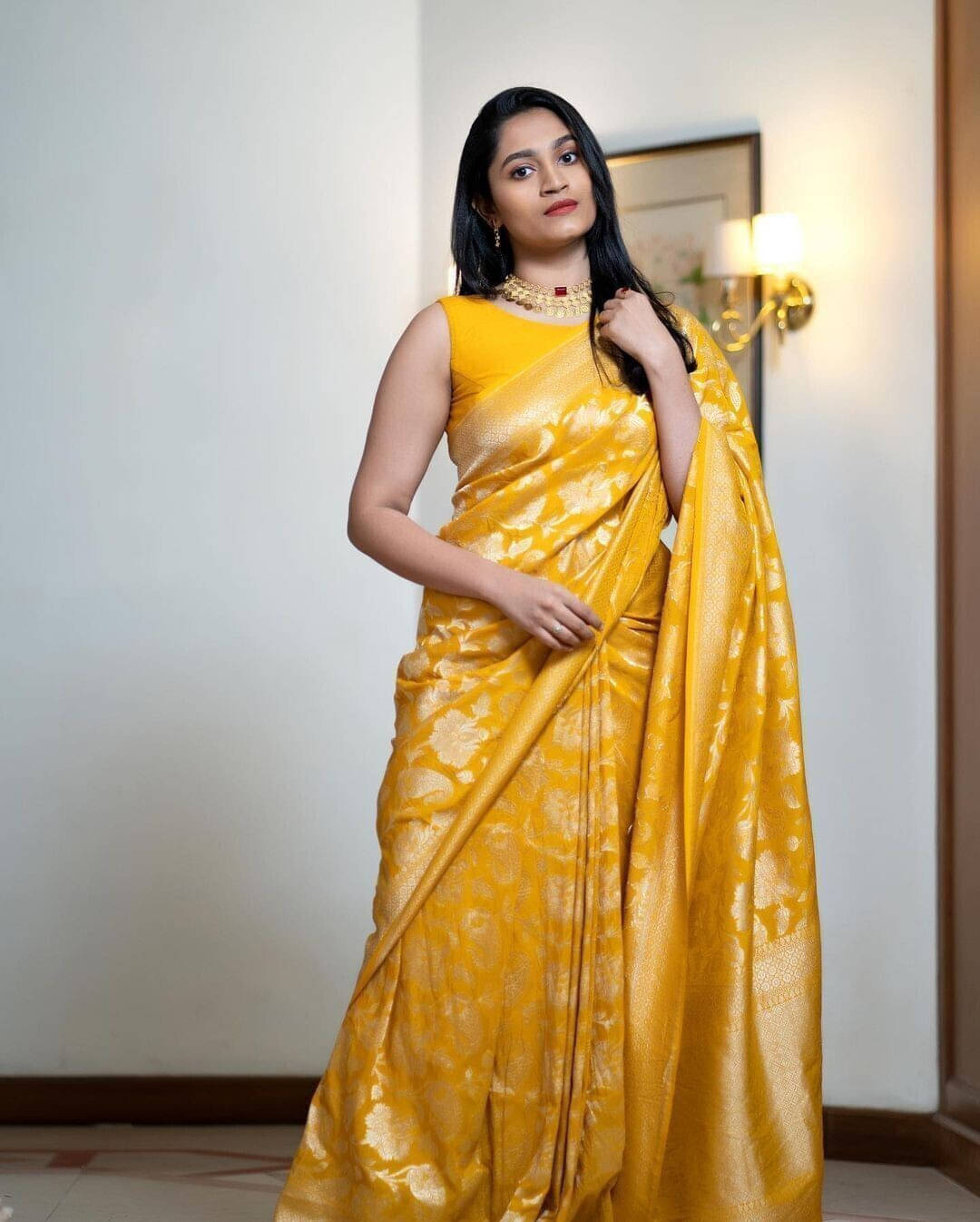     			Bansari Textile Cotton Silk Woven Banarasi saree With Unstitched Blouse Piece ( Yellow )