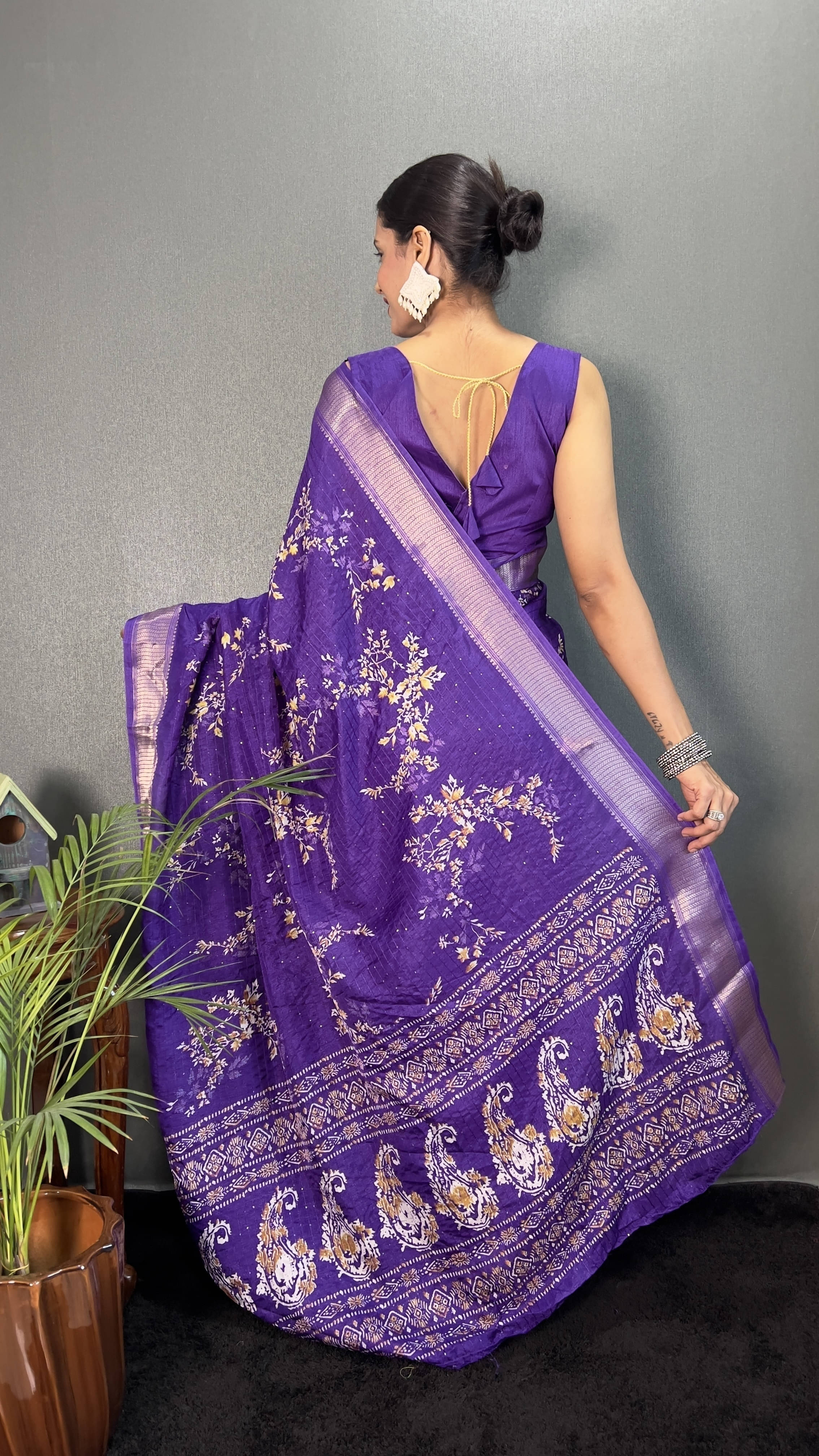     			Bansari Textile Jacquard Self Design Regular Saree With Unstitched Blouse Piece ( Purple )