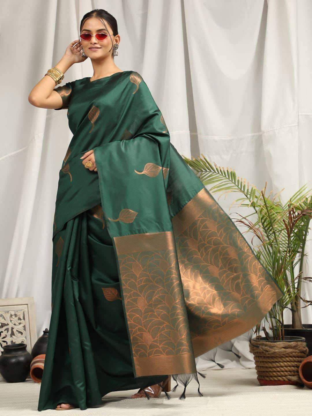     			Bansari Textile Jacquard Self Design Paithani Sarees With Unstitched Blouse Piece ( Green )