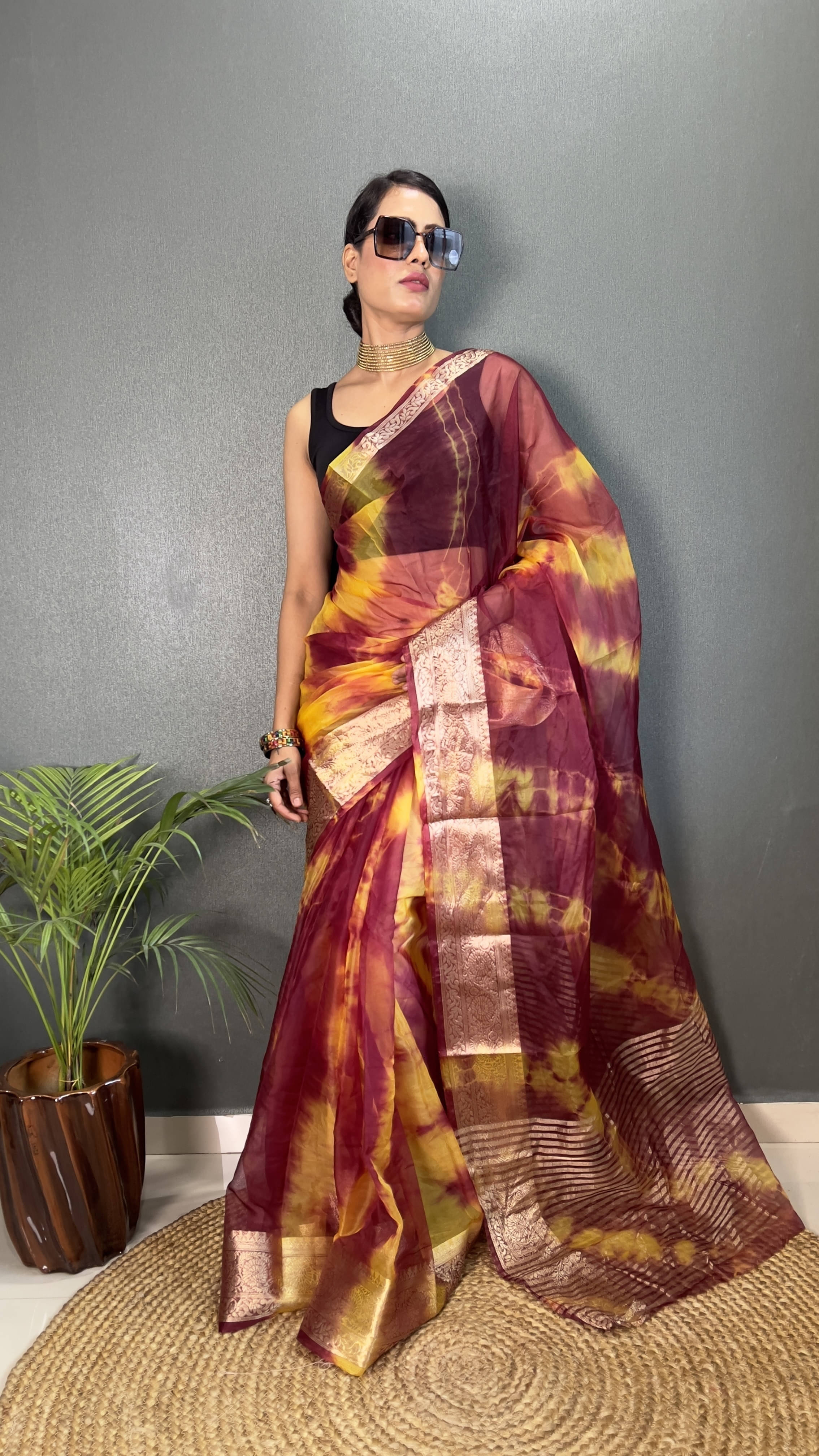     			Bansari Textile Jacquard Self Design Regular Saree With Unstitched Blouse Piece ( Maroon )