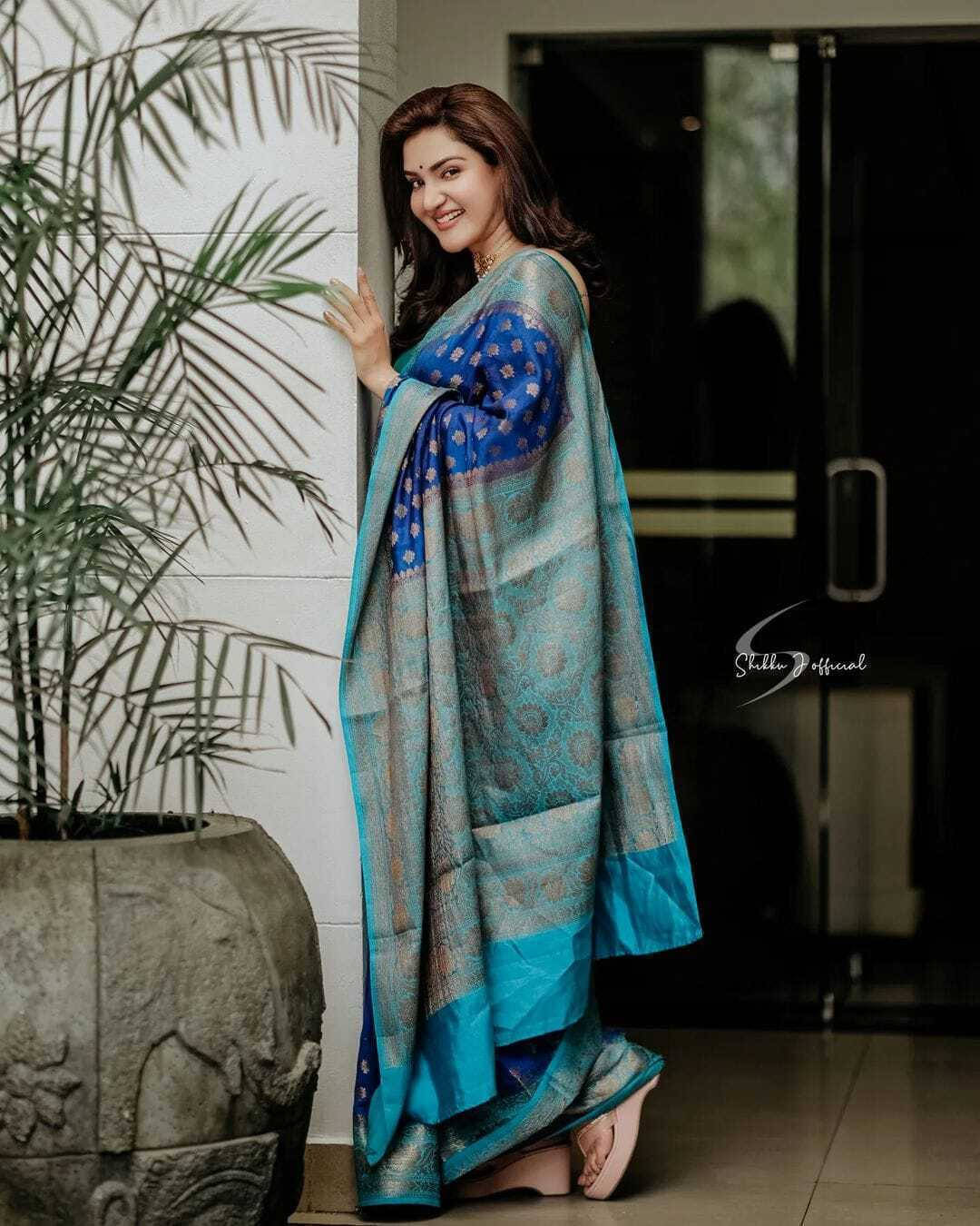 Bansari Textile Jacquard Woven Banarasi saree With Unstitched Blouse Piece ( Blue ) Bansari Textile Jacquard Woven Banarasi saree With Unstitched Blouse Piece ( Blue )