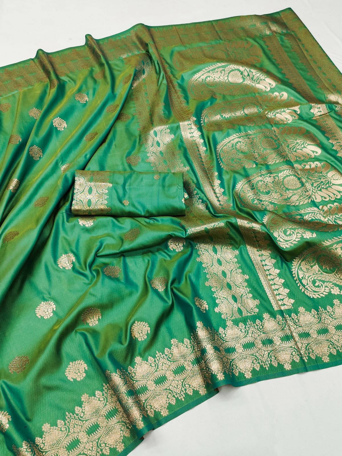Bansari Textile Jacquard Woven Banarasi saree With Unstitched Blouse Piece ( Light Green ) Bansari Textile Jacquard Woven Banarasi saree With Unstitched Blouse Piece ( Light Green )