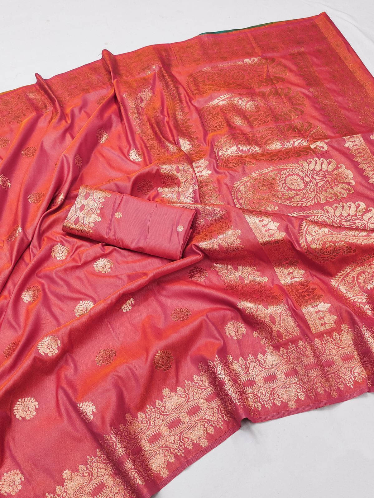 Bansari Textile Jacquard Woven Banarasi saree With Unstitched Blouse Piece ( Red ) Bansari Textile Jacquard Woven Banarasi saree With Unstitched Blouse Piece ( Red )