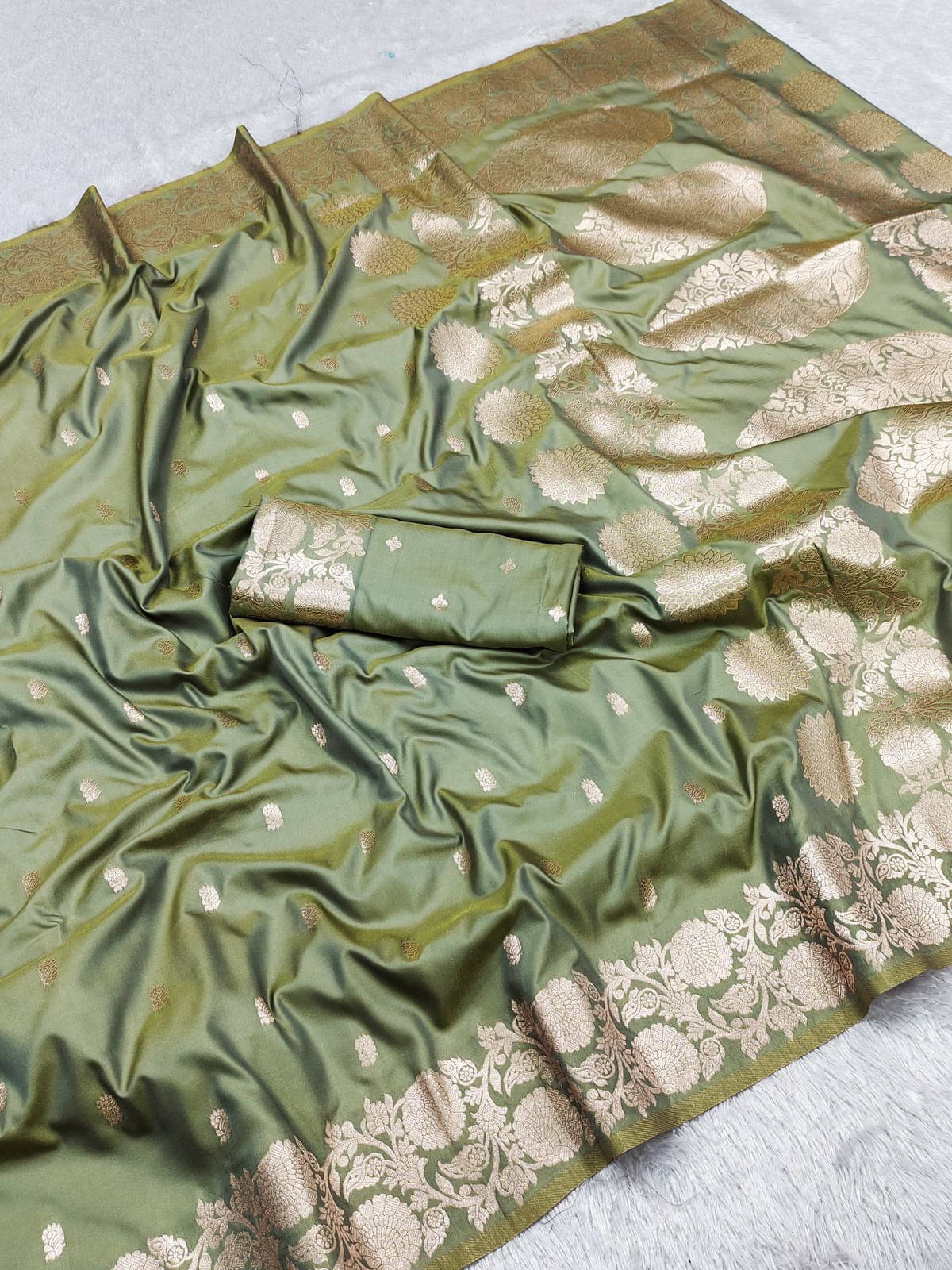 Bansari Textile Jacquard Woven Banarasi saree With Unstitched Blouse Piece ( Light Green ) Bansari Textile Jacquard Woven Banarasi saree With Unstitched Blouse Piece ( Light Green )