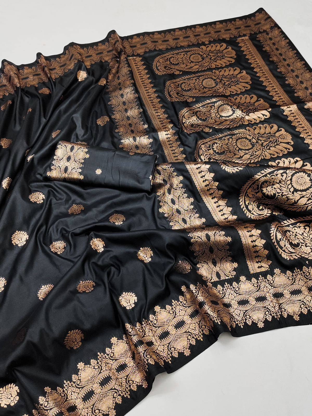     			Bansari Textile Jacquard Woven Banarasi saree With Unstitched Blouse Piece ( Black )