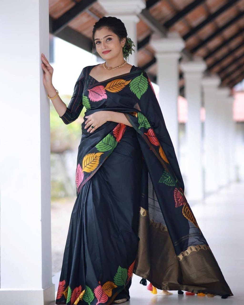 Bansari Textile Linen Self Design Regular Saree With Unstitched Blouse Piece ( Black ) Bansari Textile Linen Self Design Regular Saree With Unstitched Blouse Piece ( Black )