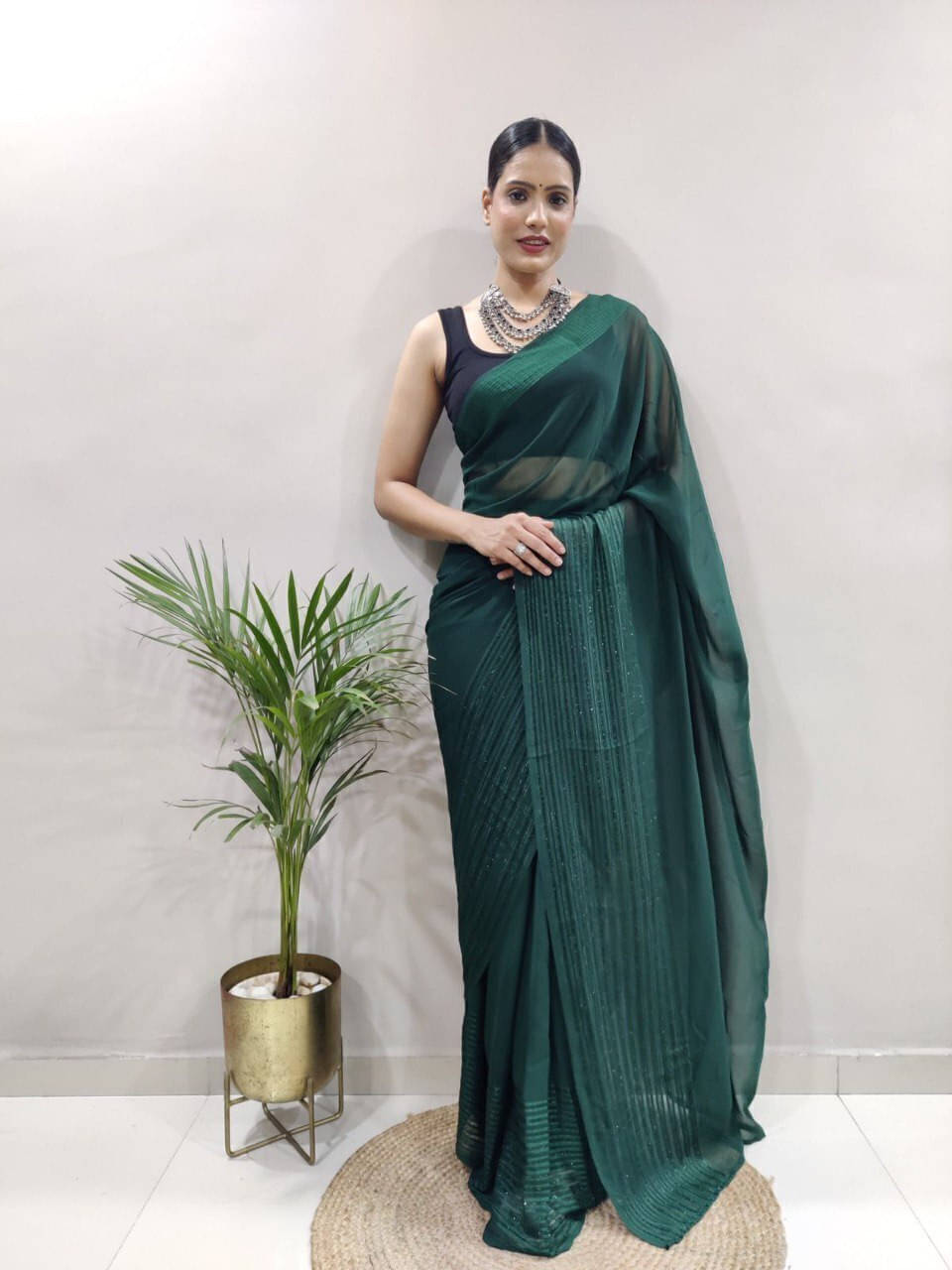     			Bansari Textile Silk Blend Embroidered Regular Saree With Unstitched Blouse Piece ( Green )