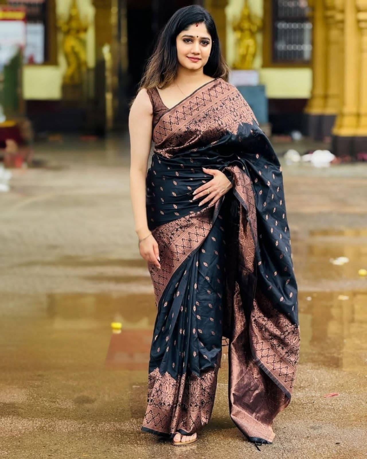     			Bansari Textile Silk Blend Printed Regular Saree With Unstitched Blouse Piece ( Black )