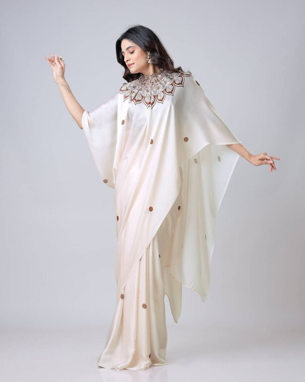     			Bansari Textile Silk Blend Self Design Regular Saree With Unstitched Blouse Piece ( White )