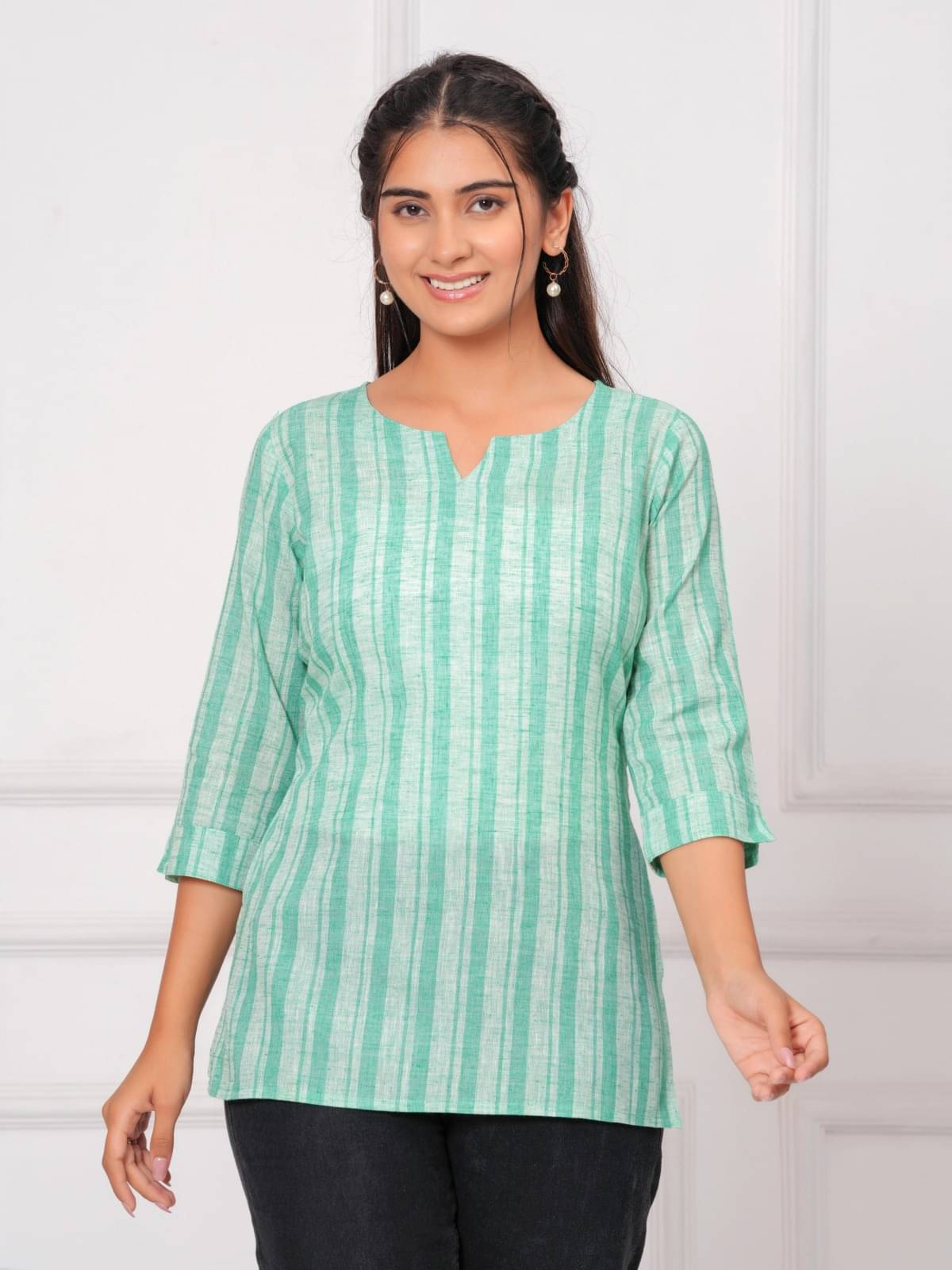 Decoris Women Cotton Printed Straight Kurti ( Green ) Decoris Women Cotton Printed Straight Kurti ( Green )