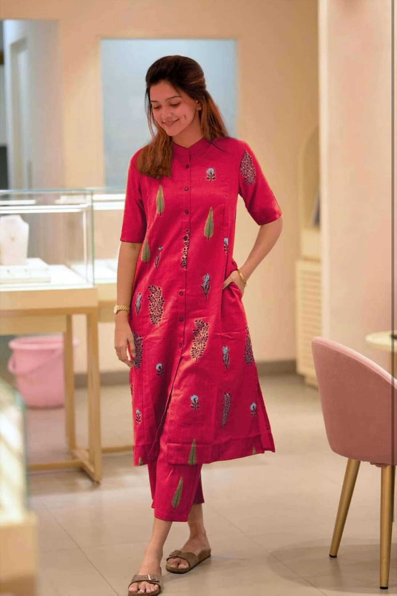     			Jinal Creation Women Rayon Self Design A-line Kurti With Pants ( Pink )