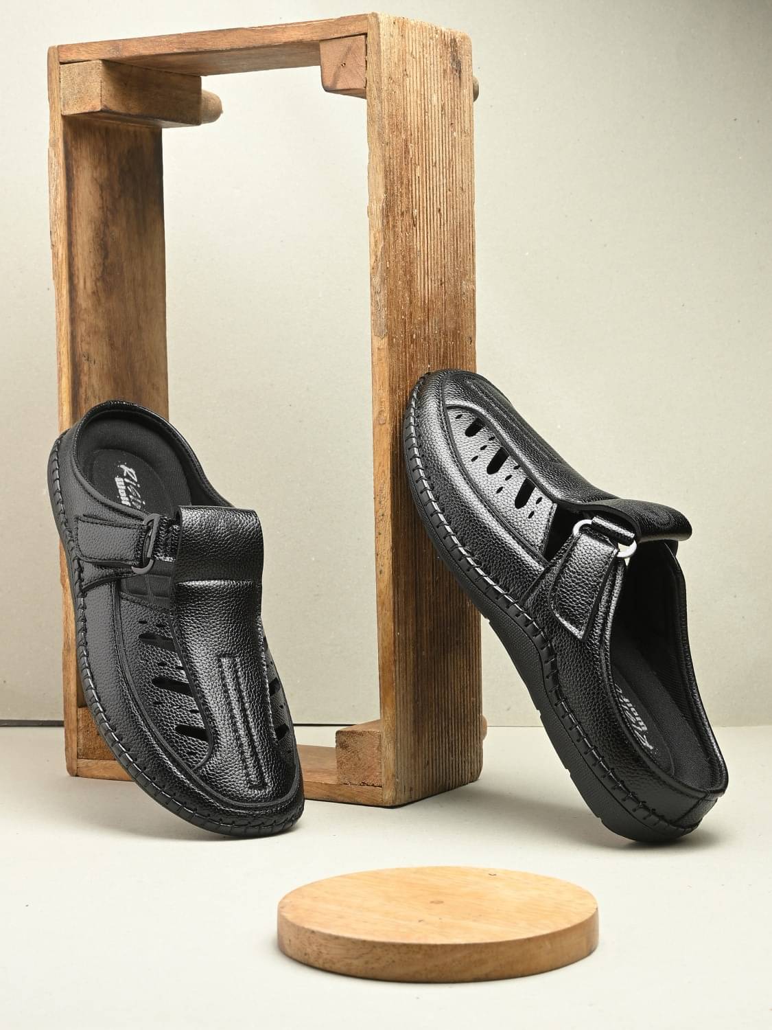     			Rising Wolf - Black Men's Sandals